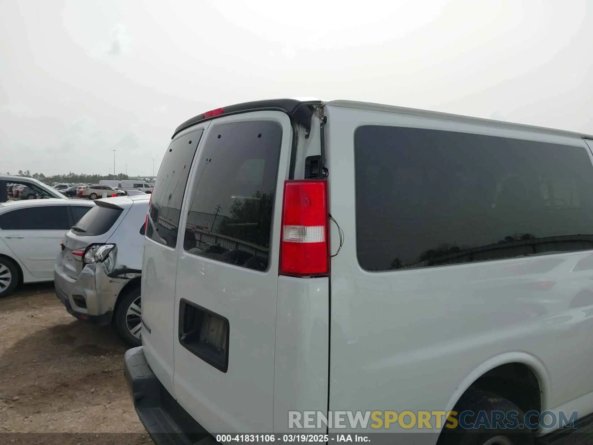 6 Photograph of a damaged car 1GAZGNFPXN1284736 CHEVROLET EXPRESS PASSENGER 2022