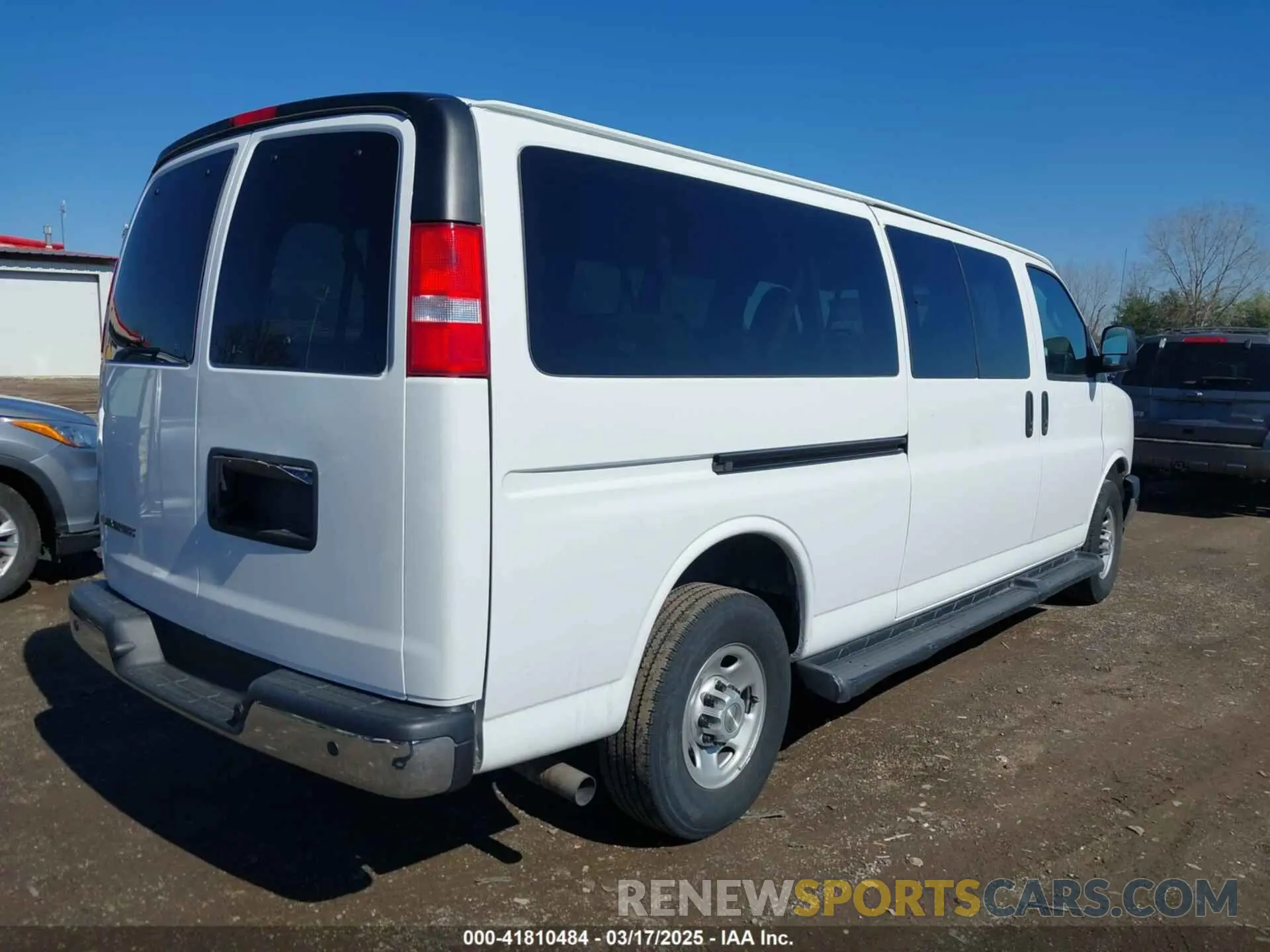 4 Photograph of a damaged car 1GAZGPFP3P1175047 CHEVROLET EXPRESS PASSENGER 2023