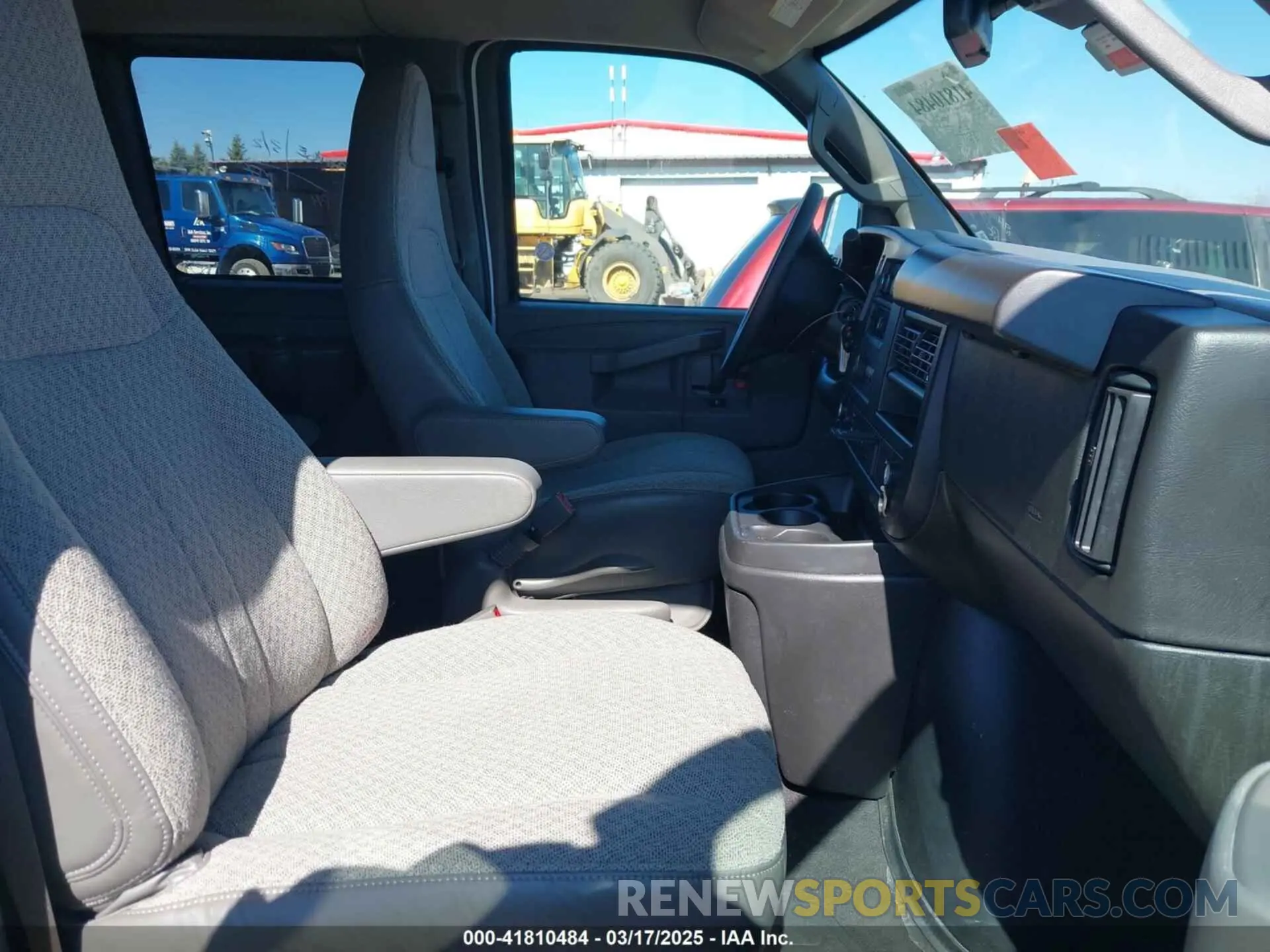 5 Photograph of a damaged car 1GAZGPFP3P1175047 CHEVROLET EXPRESS PASSENGER 2023