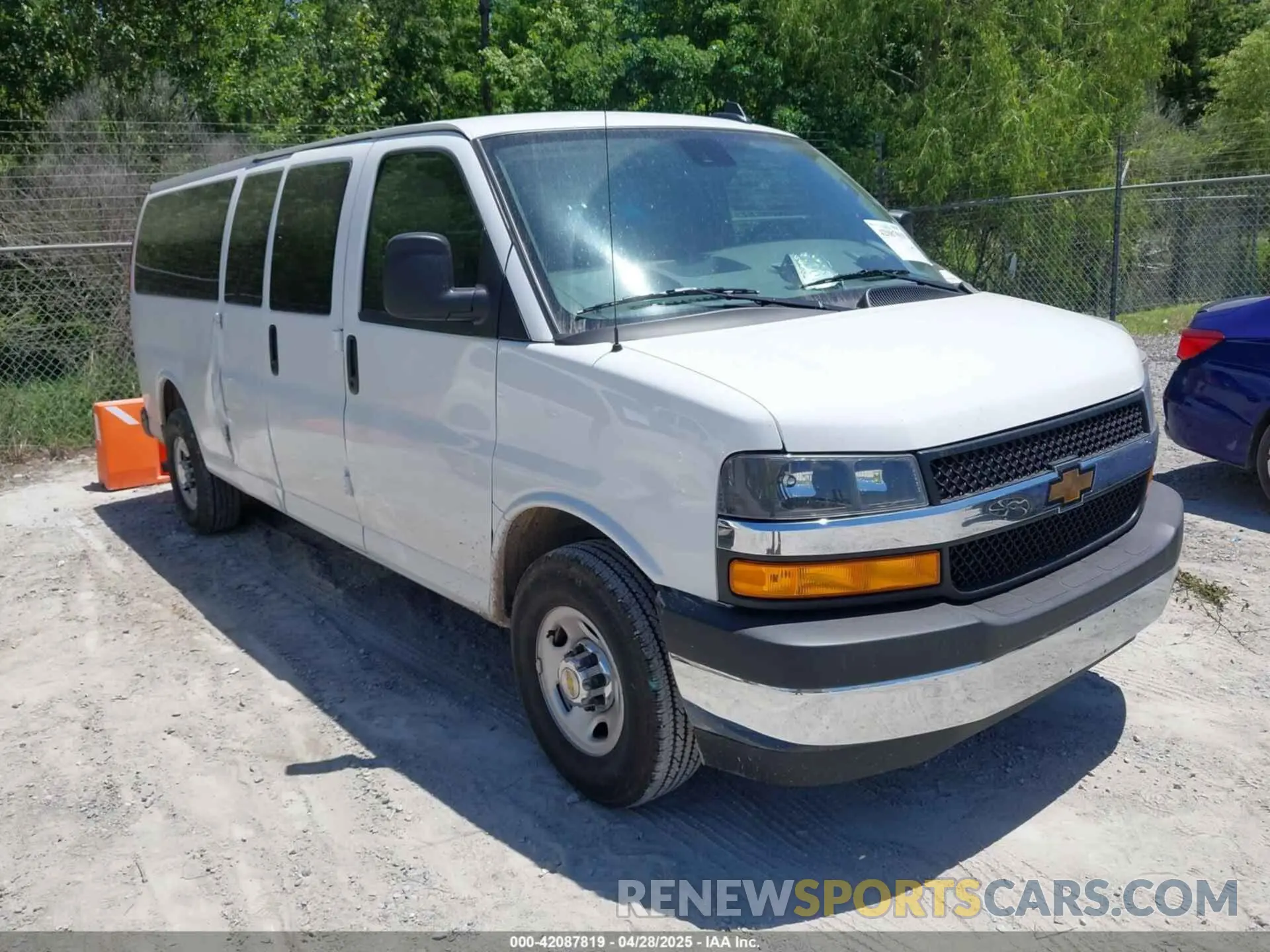 1 Photograph of a damaged car 1GAZGPF79S1100720 CHEVROLET EXPRESS PASSENGER 2025
