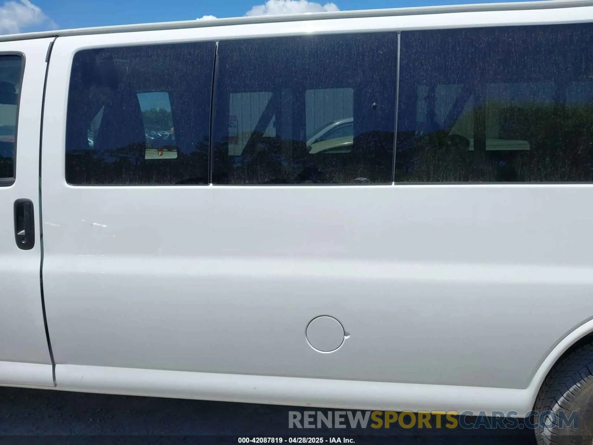 14 Photograph of a damaged car 1GAZGPF79S1100720 CHEVROLET EXPRESS PASSENGER 2025