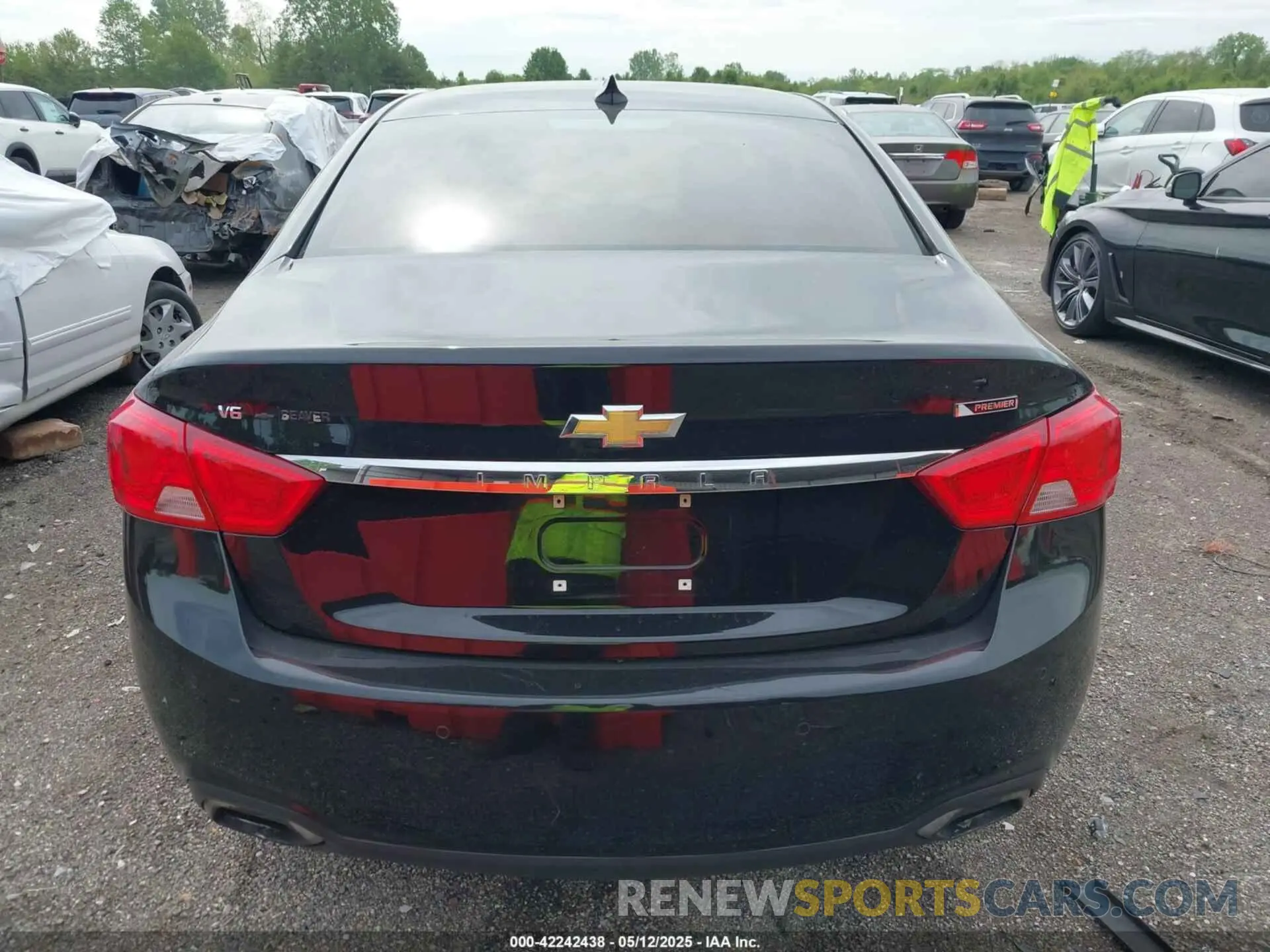 16 Photograph of a damaged car 1G1105S33KU104673 CHEVROLET IMPALA 2019