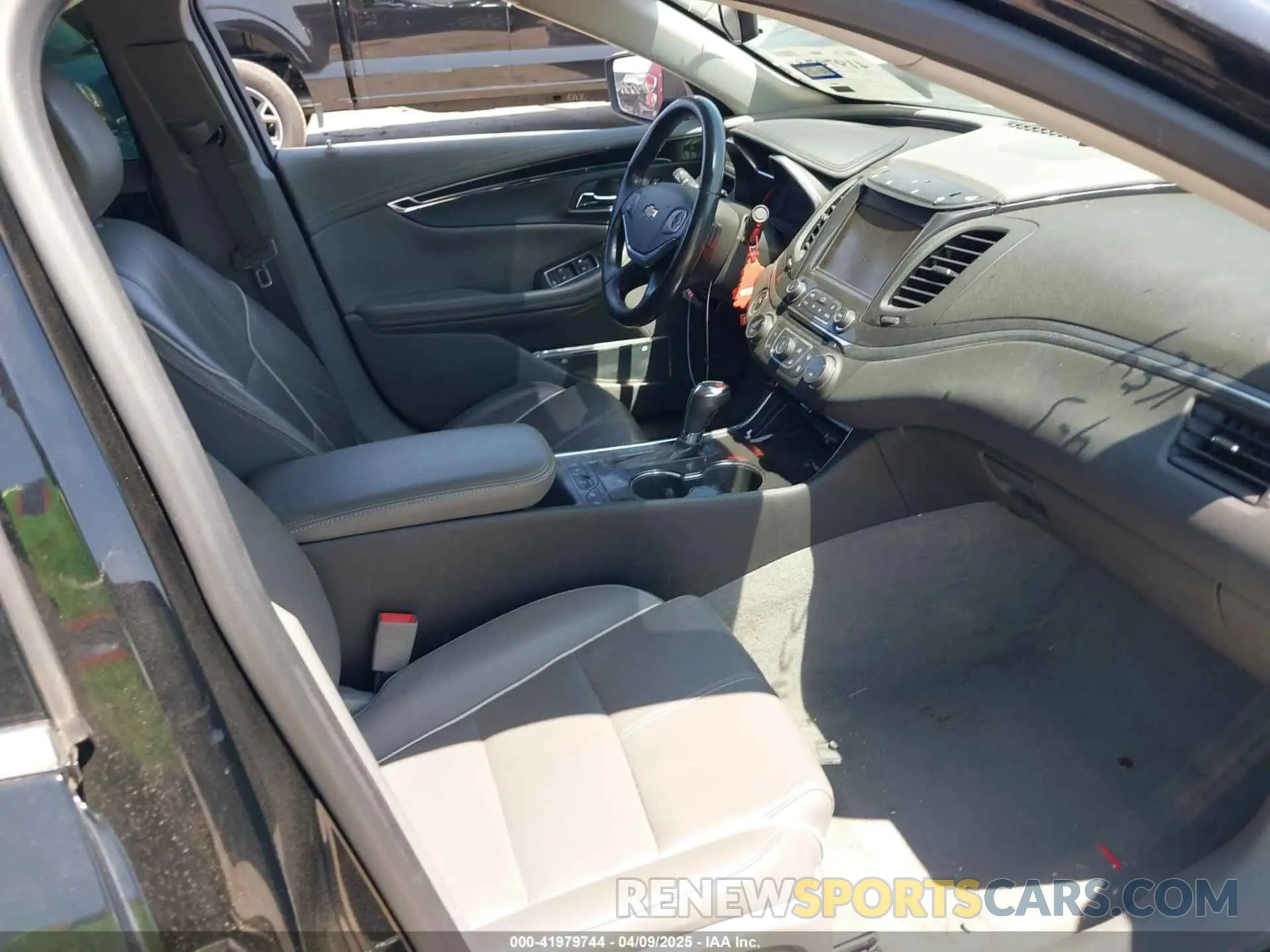 5 Photograph of a damaged car 1G1105S35KU119661 CHEVROLET IMPALA 2019