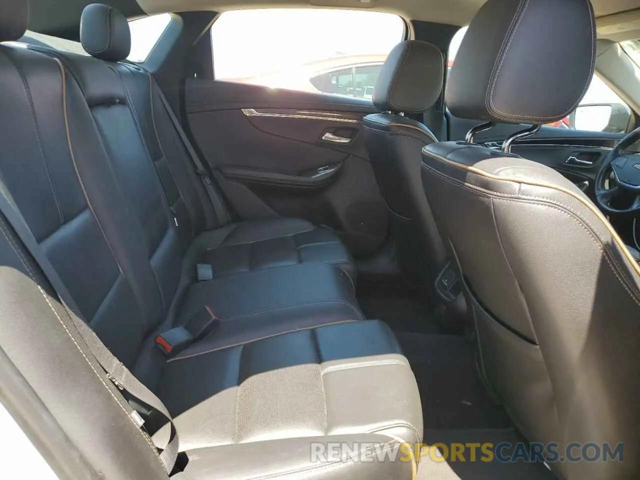 10 Photograph of a damaged car 1G1105S38KU112669 CHEVROLET IMPALA 2019