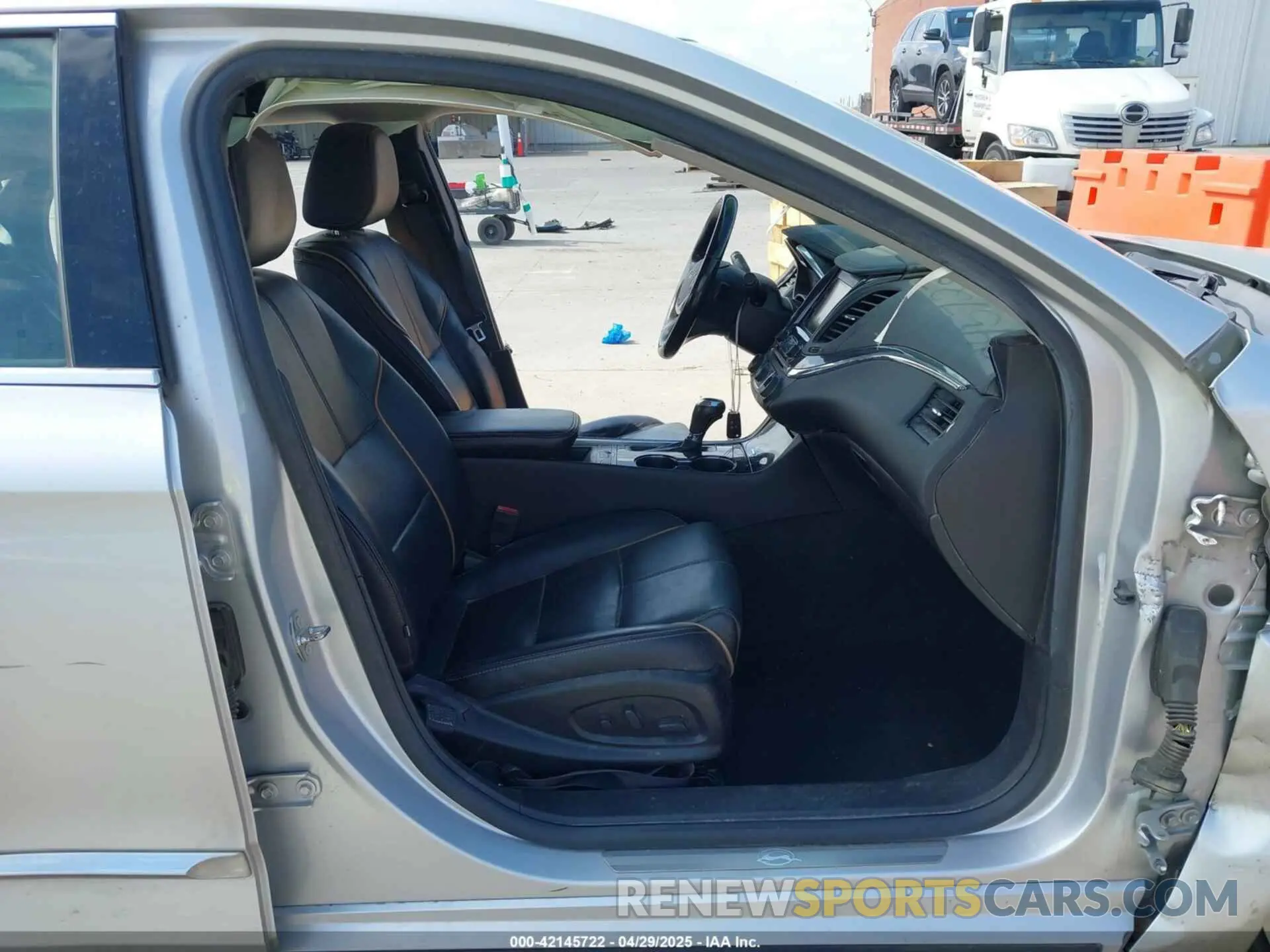 5 Photograph of a damaged car 1G1105S38KU115426 CHEVROLET IMPALA 2019