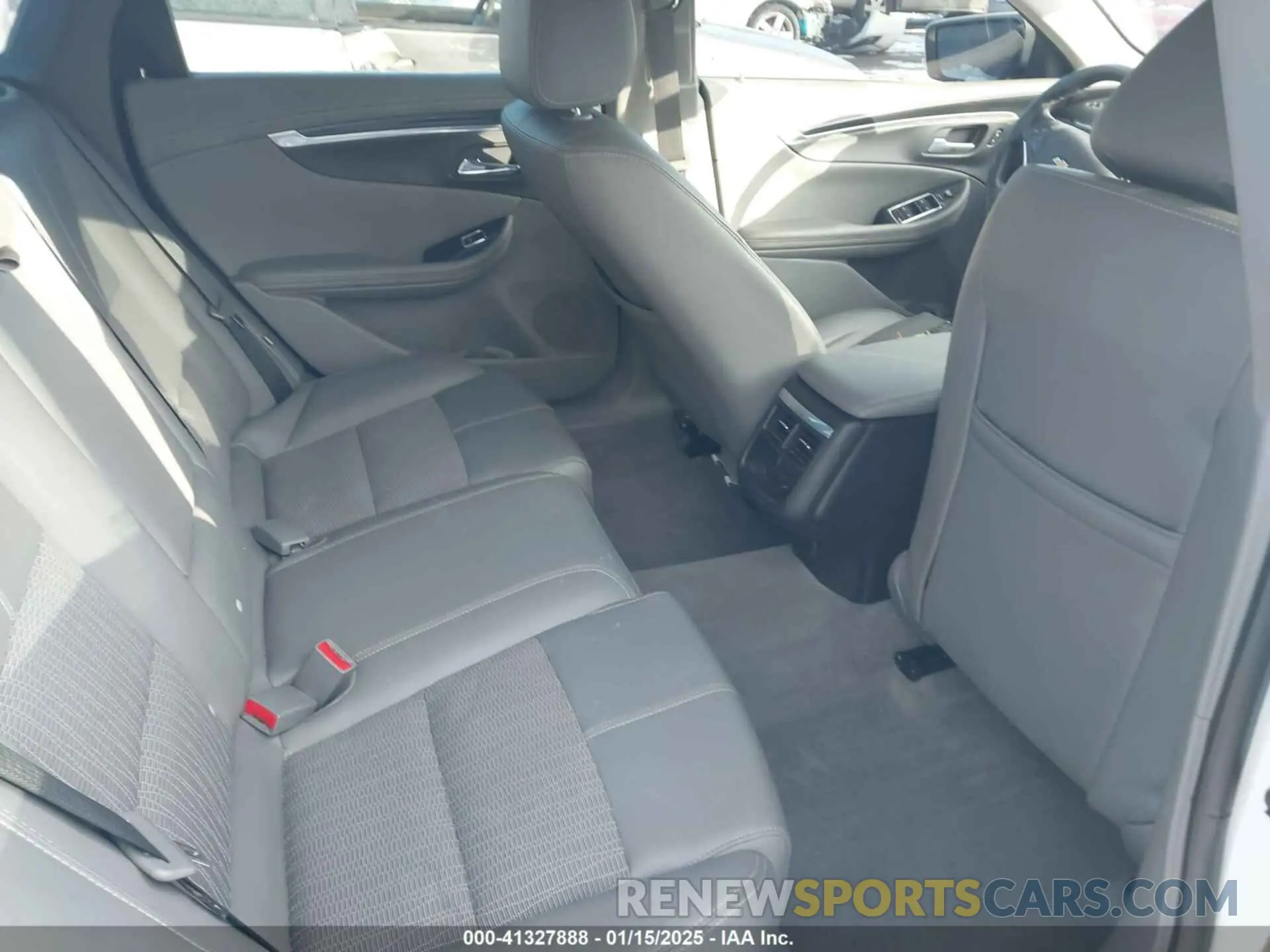 8 Photograph of a damaged car 1G11Z5S32KU123835 CHEVROLET IMPALA 2019