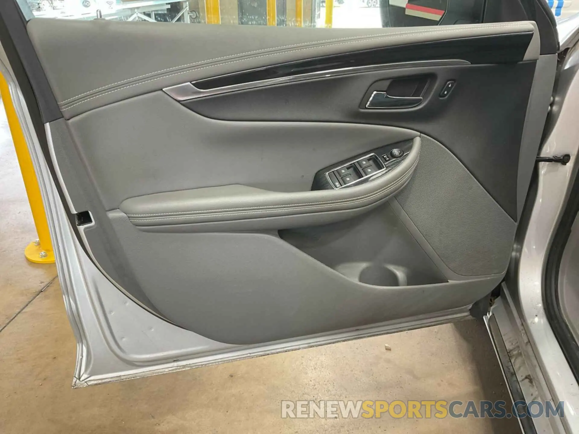 1 Photograph of a damaged car 1G11Z5S33KU102735 CHEVROLET IMPALA 2019