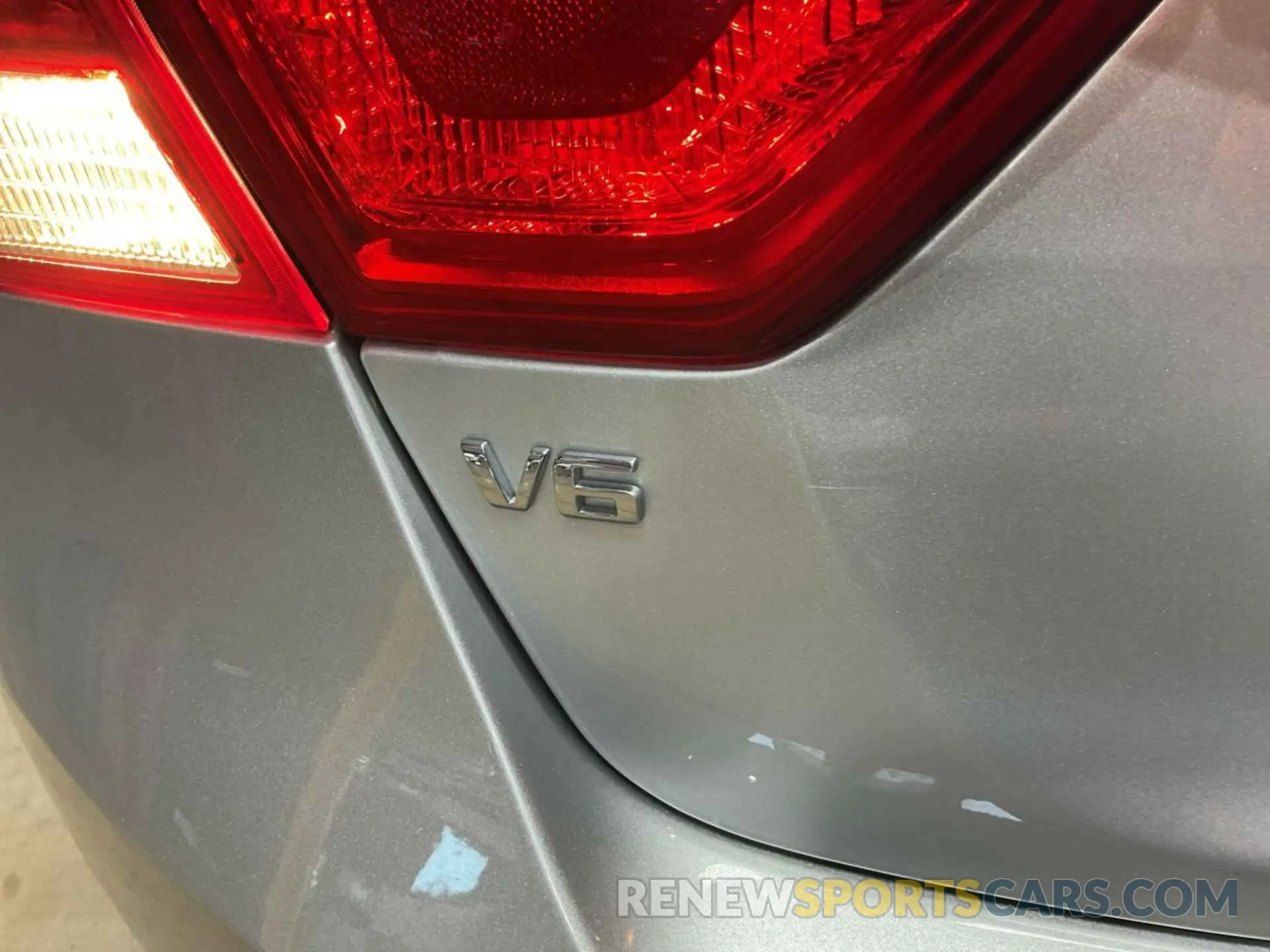 32 Photograph of a damaged car 1G11Z5S33KU102735 CHEVROLET IMPALA 2019