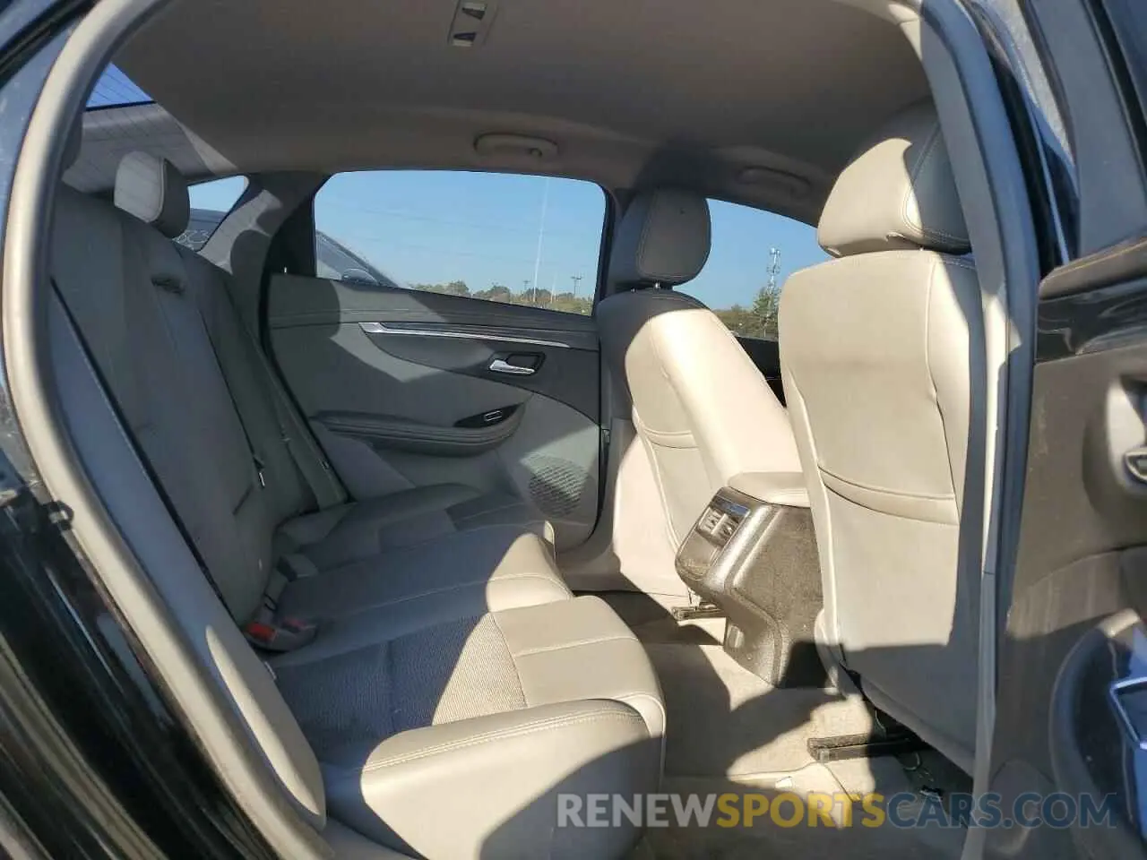 10 Photograph of a damaged car 1G11Z5S37KU117965 CHEVROLET IMPALA 2019