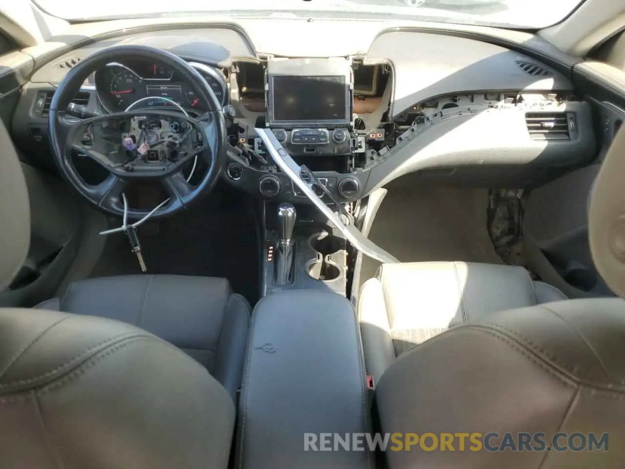 8 Photograph of a damaged car 1G11Z5SA1KU137952 CHEVROLET IMPALA 2019