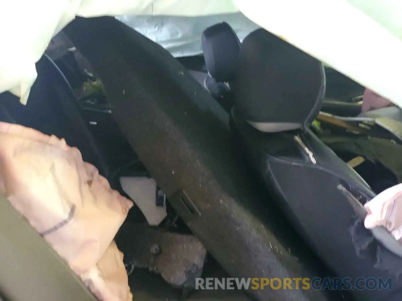 10 Photograph of a damaged car 1G11Z5SA5KU136139 CHEVROLET IMPALA 2019