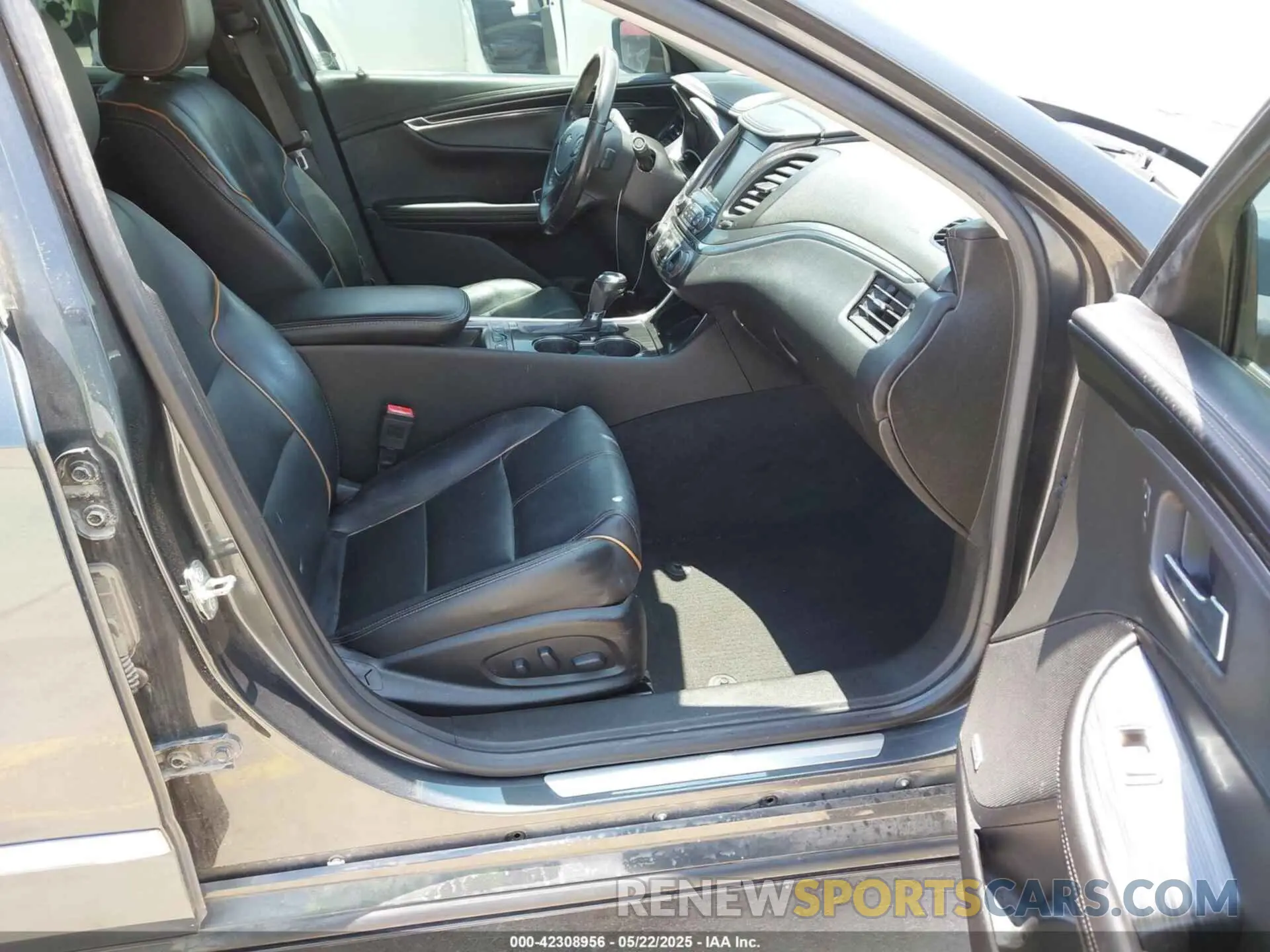5 Photograph of a damaged car 2G1105S30K9115496 CHEVROLET IMPALA 2019