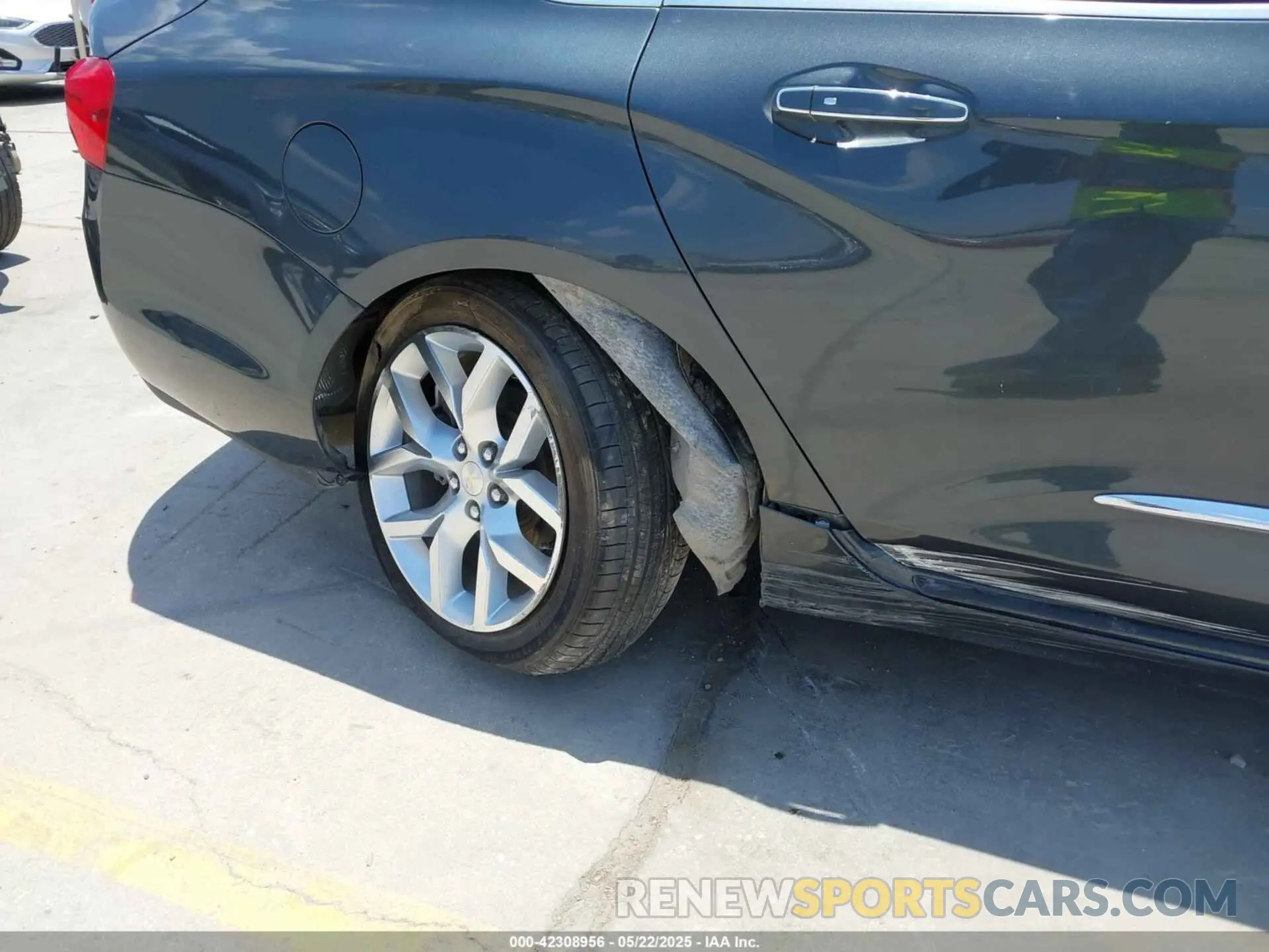 6 Photograph of a damaged car 2G1105S30K9115496 CHEVROLET IMPALA 2019