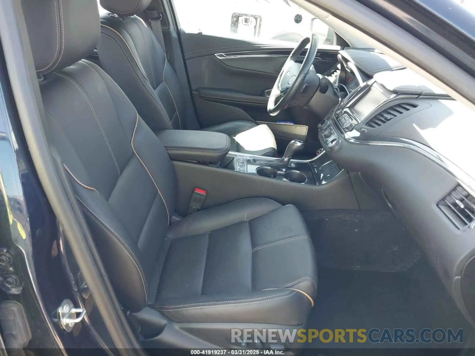 4 Photograph of a damaged car 2G1105S30K9128233 CHEVROLET IMPALA 2019