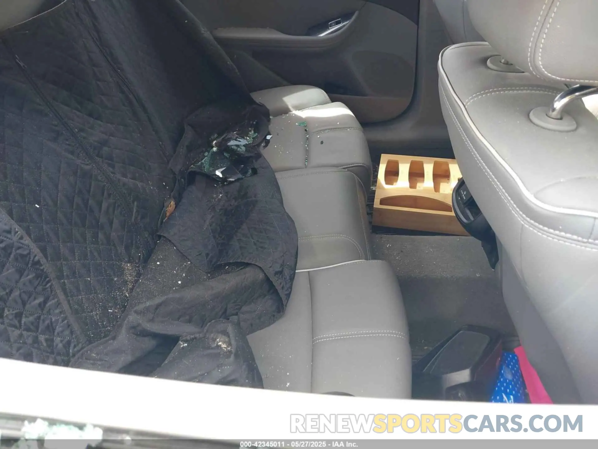 8 Photograph of a damaged car 2G1105S36K9153377 CHEVROLET IMPALA 2019