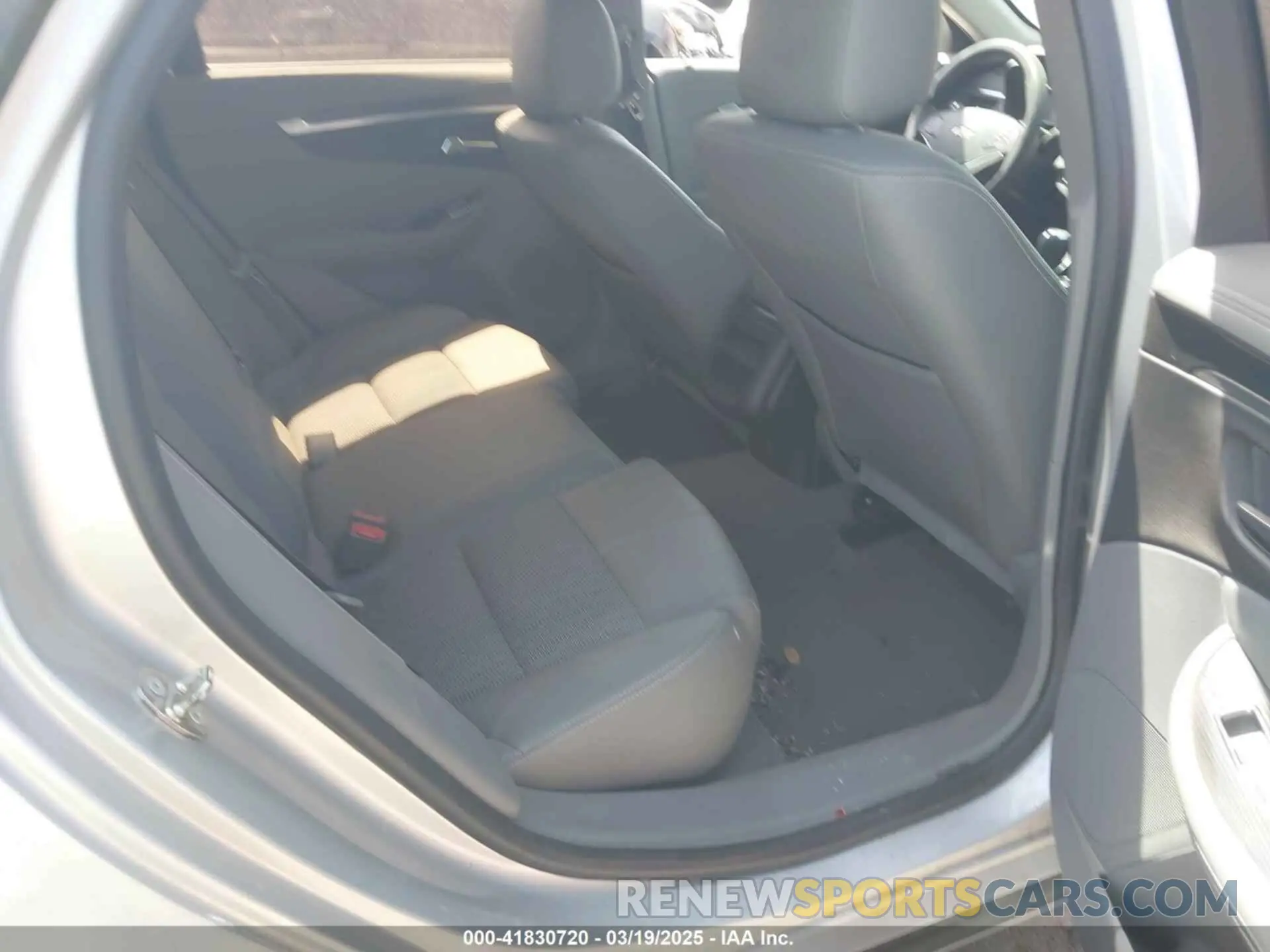 8 Photograph of a damaged car 2G11X5SA3K9129063 CHEVROLET IMPALA 2019
