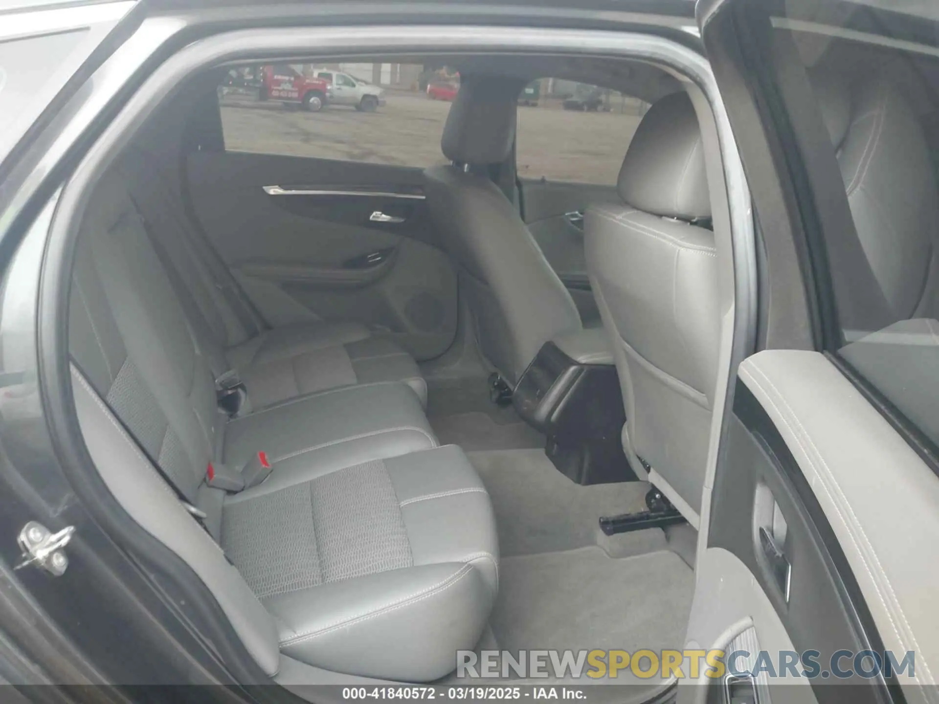 8 Photograph of a damaged car 2G11Y5S30K9129181 CHEVROLET IMPALA 2019