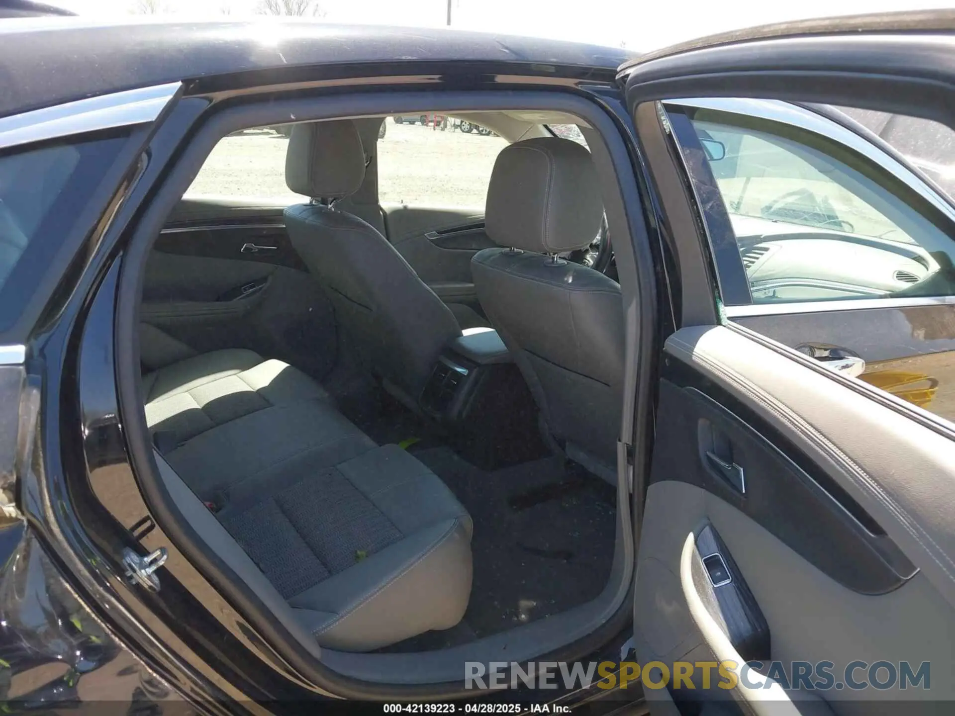 8 Photograph of a damaged car 2G11Z5S33K9103669 CHEVROLET IMPALA 2019