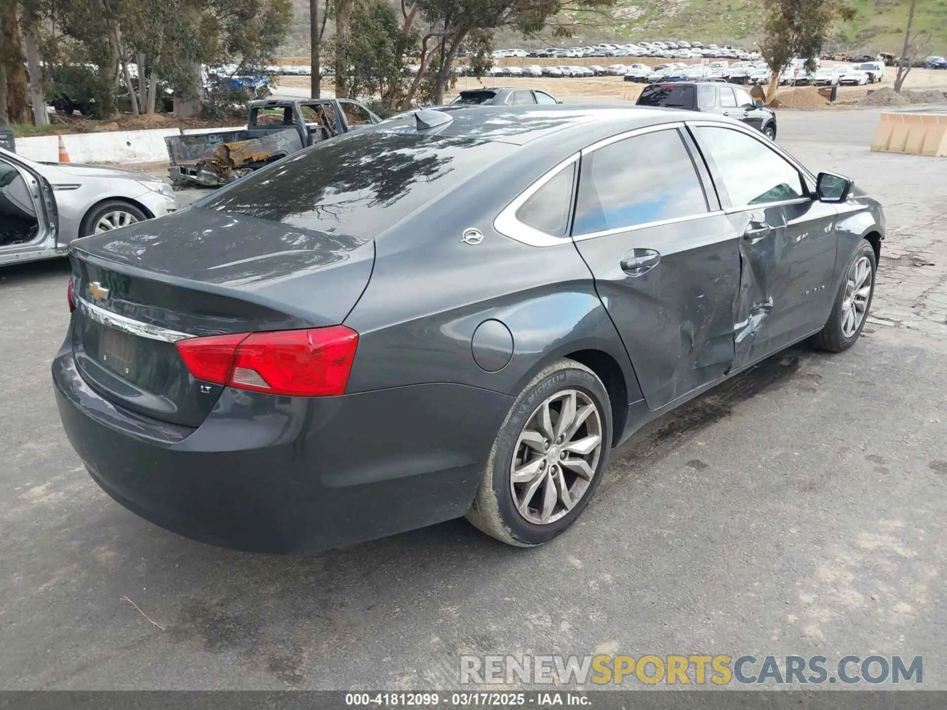 4 Photograph of a damaged car 2G11Z5S39K9103675 CHEVROLET IMPALA 2019