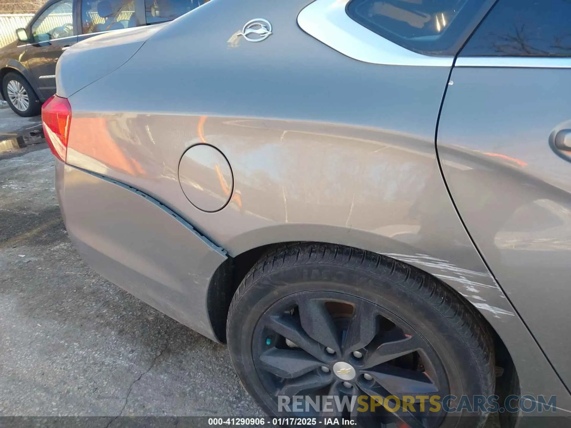 17 Photograph of a damaged car 2G11Z5SA2K9154109 CHEVROLET IMPALA 2019