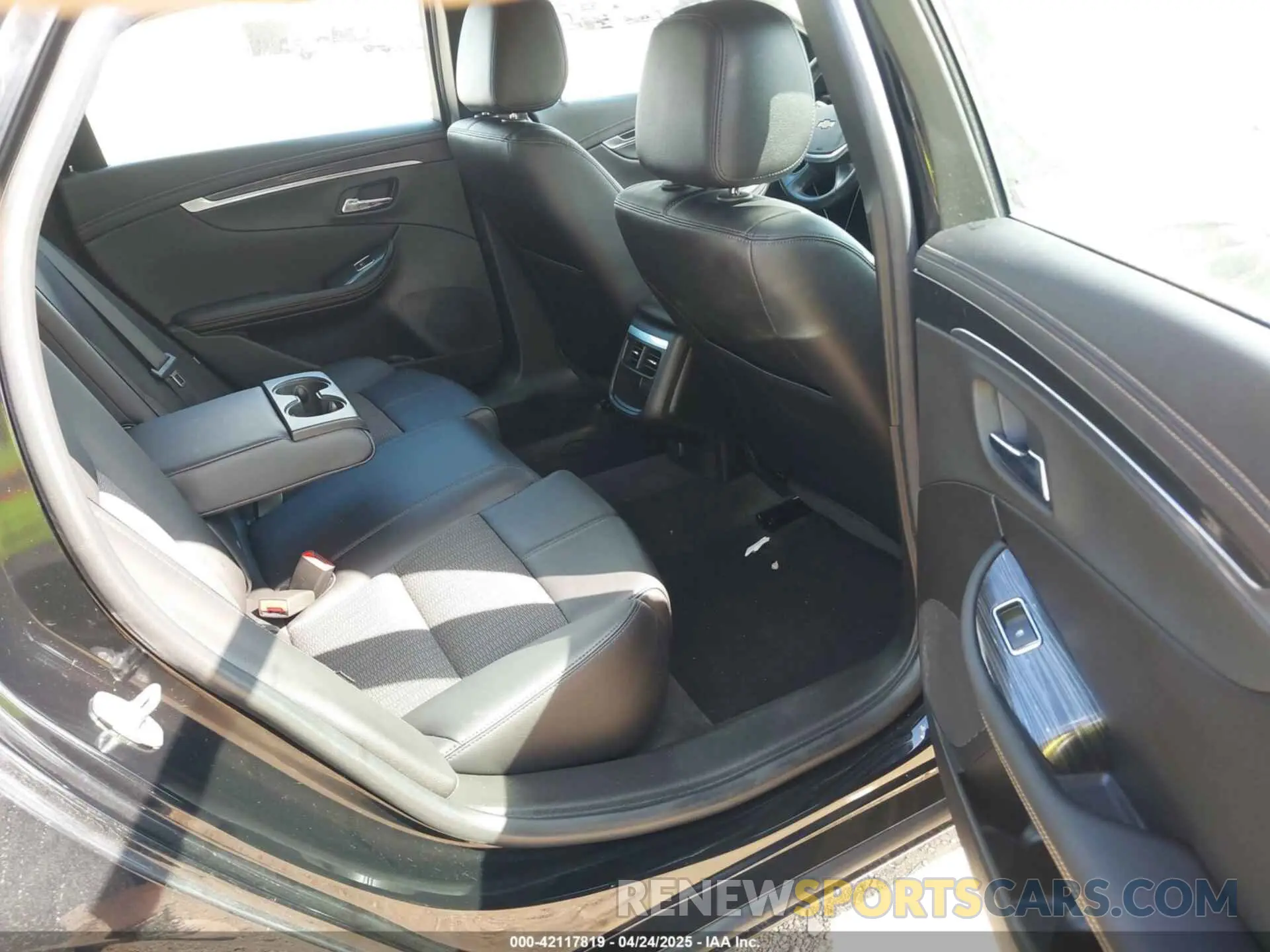 8 Photograph of a damaged car 2G11Z5SA3K9162008 CHEVROLET IMPALA 2019