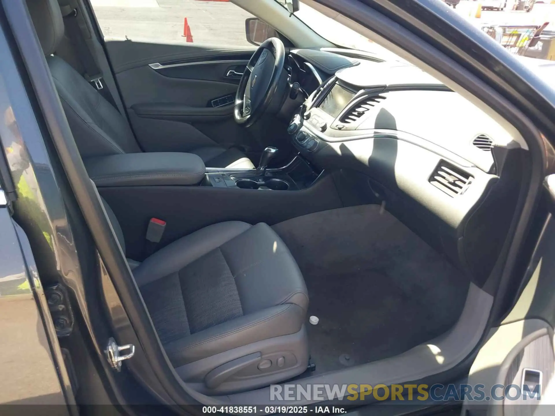 5 Photograph of a damaged car 2G11Z5SA5K9140737 CHEVROLET IMPALA 2019