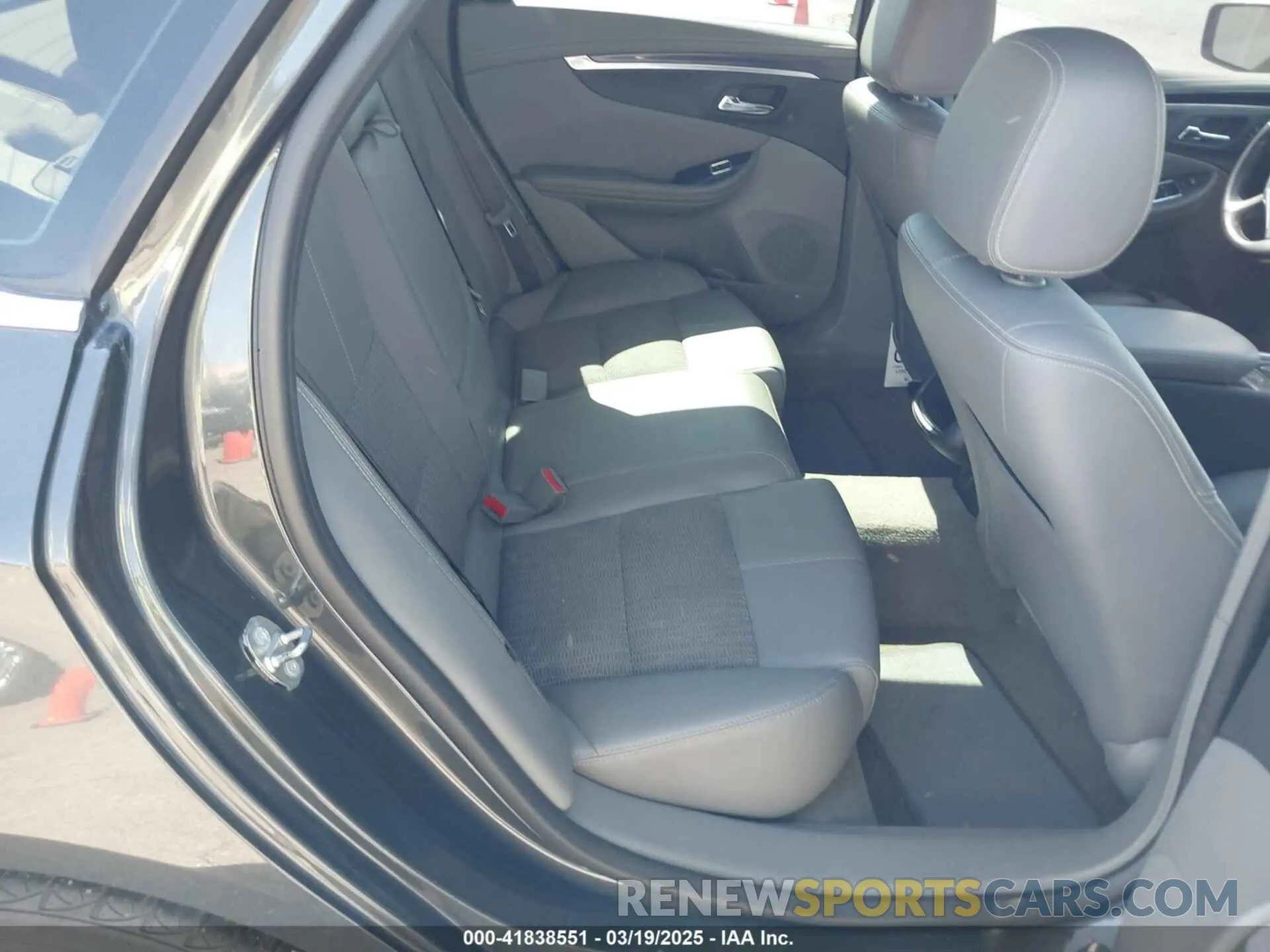 8 Photograph of a damaged car 2G11Z5SA5K9140737 CHEVROLET IMPALA 2019