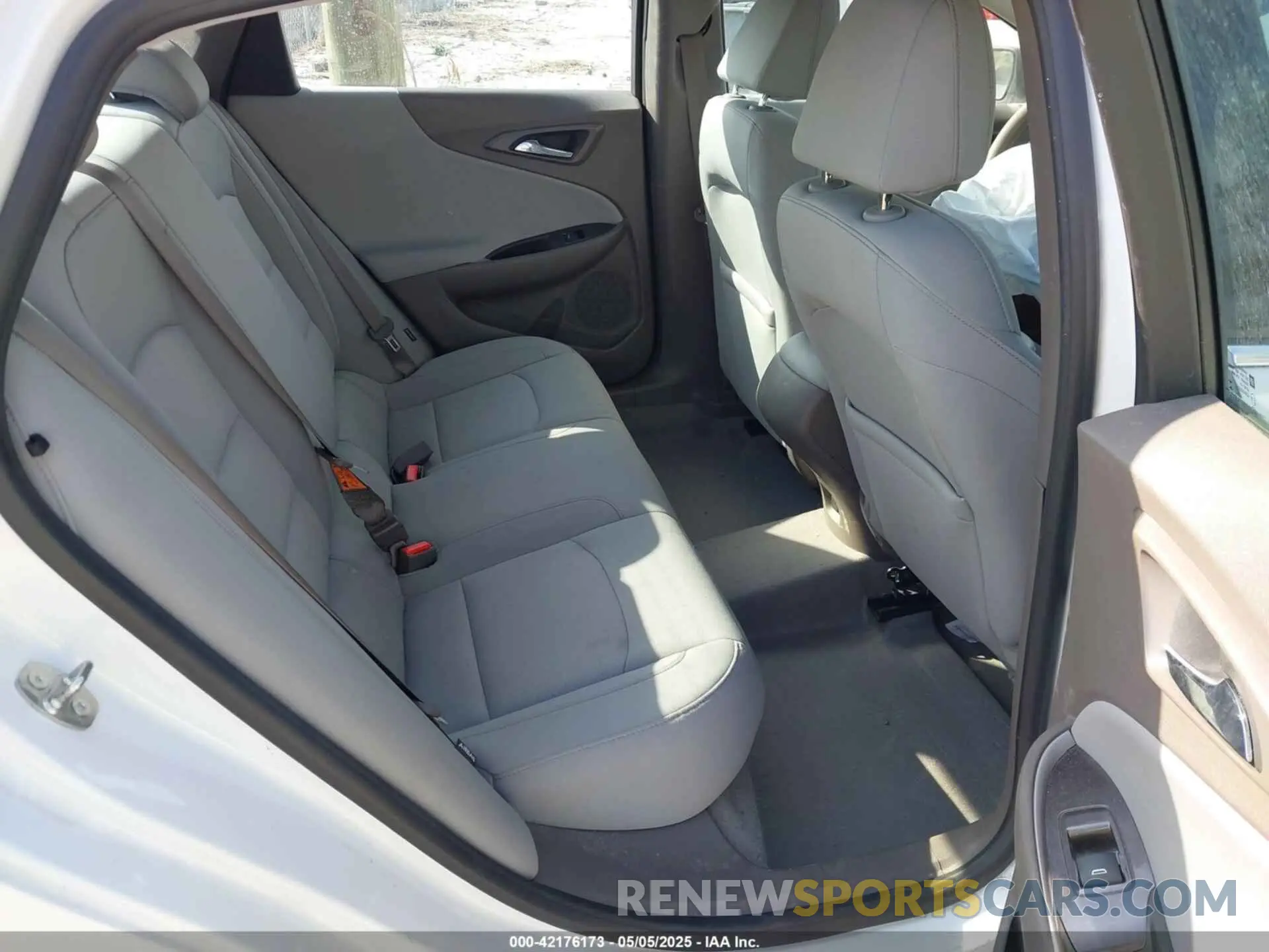 8 Photograph of a damaged car 1G1ZB5ST1KF159401 CHEVROLET MALIBU 2019