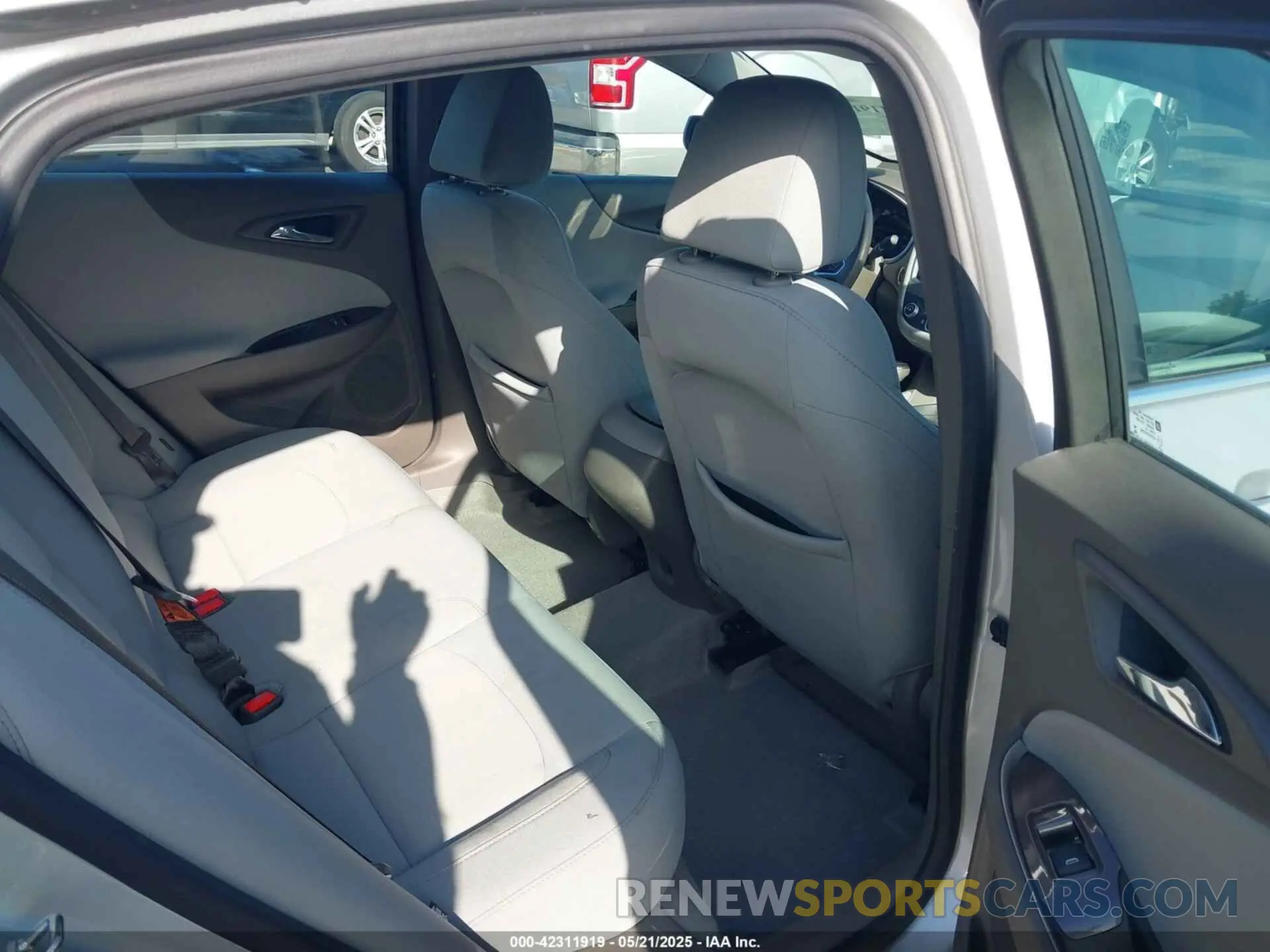 8 Photograph of a damaged car 1G1ZB5ST4KF165824 CHEVROLET MALIBU 2019