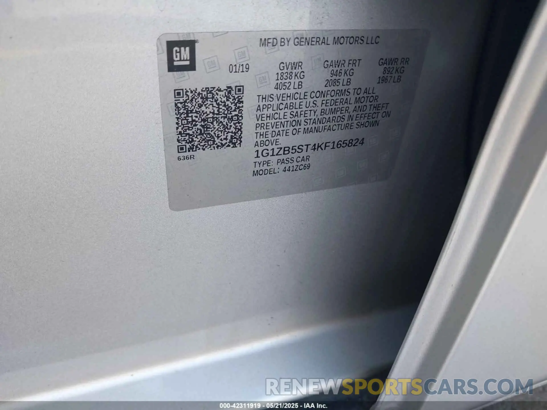 9 Photograph of a damaged car 1G1ZB5ST4KF165824 CHEVROLET MALIBU 2019