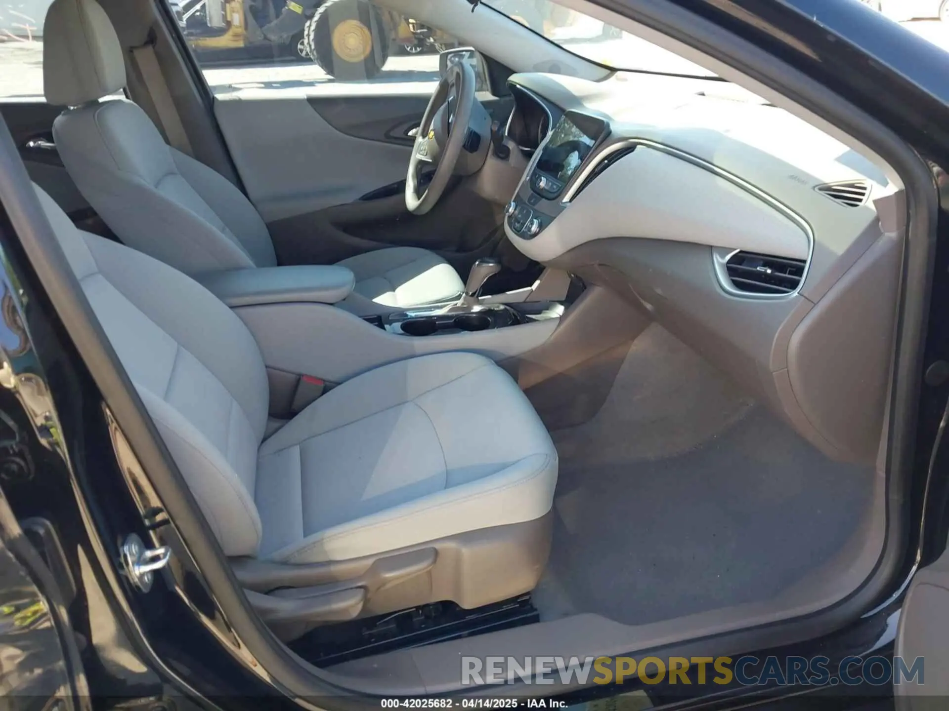 5 Photograph of a damaged car 1G1ZB5ST5KF191610 CHEVROLET MALIBU 2019