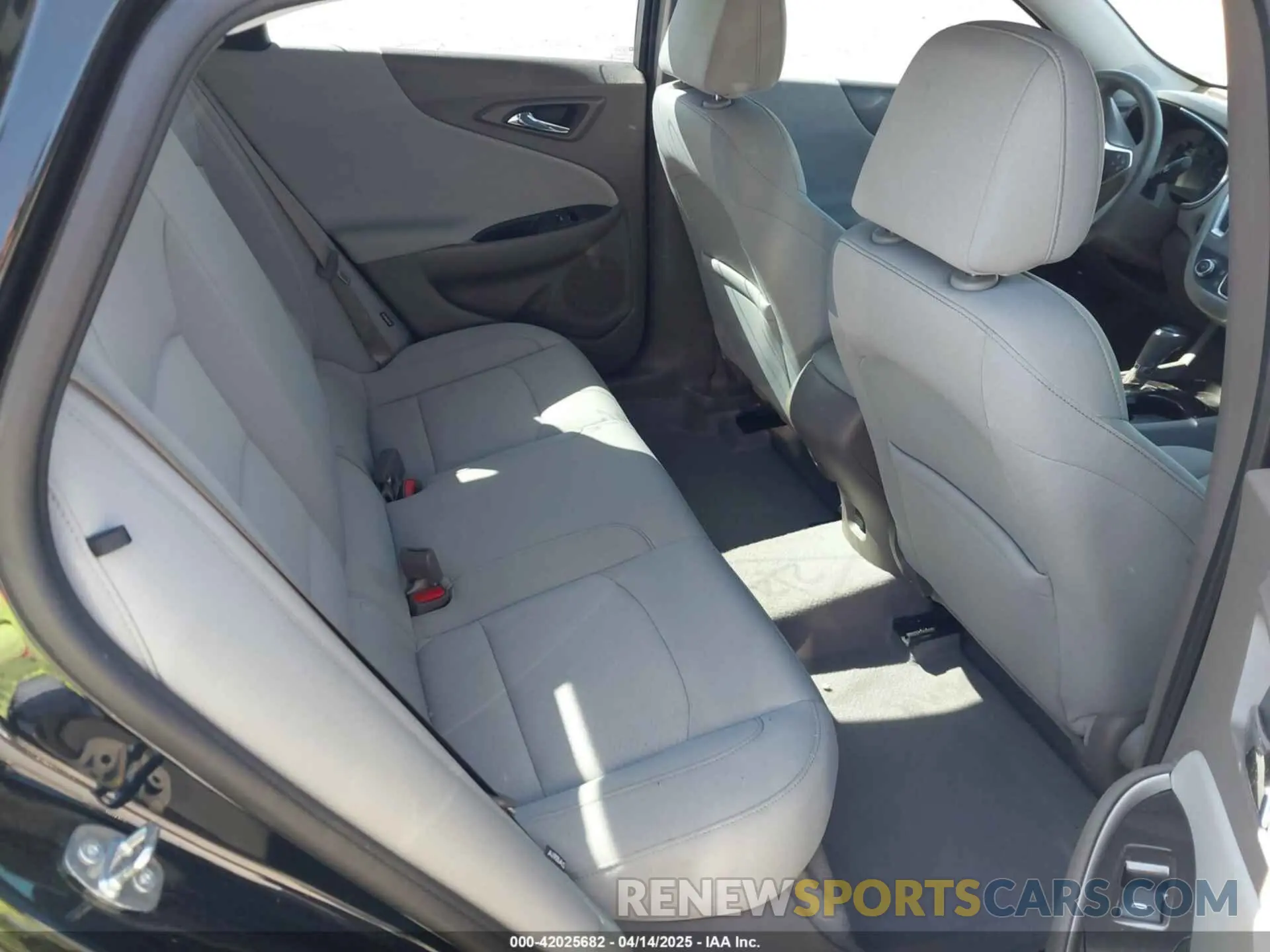 8 Photograph of a damaged car 1G1ZB5ST5KF191610 CHEVROLET MALIBU 2019