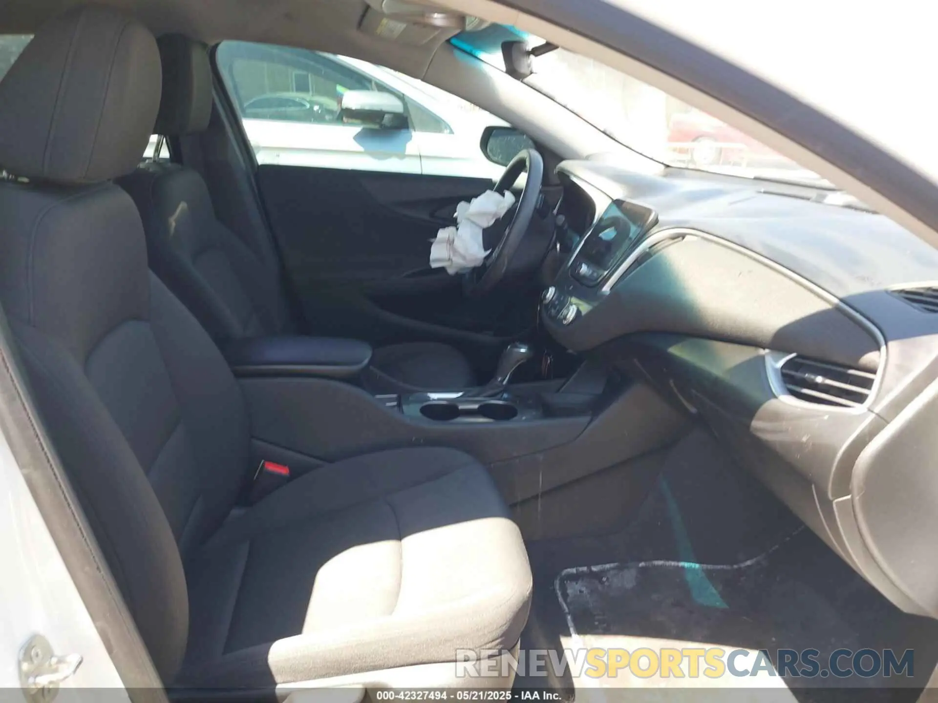 5 Photograph of a damaged car 1G1ZC5ST1KF169455 CHEVROLET MALIBU 2019