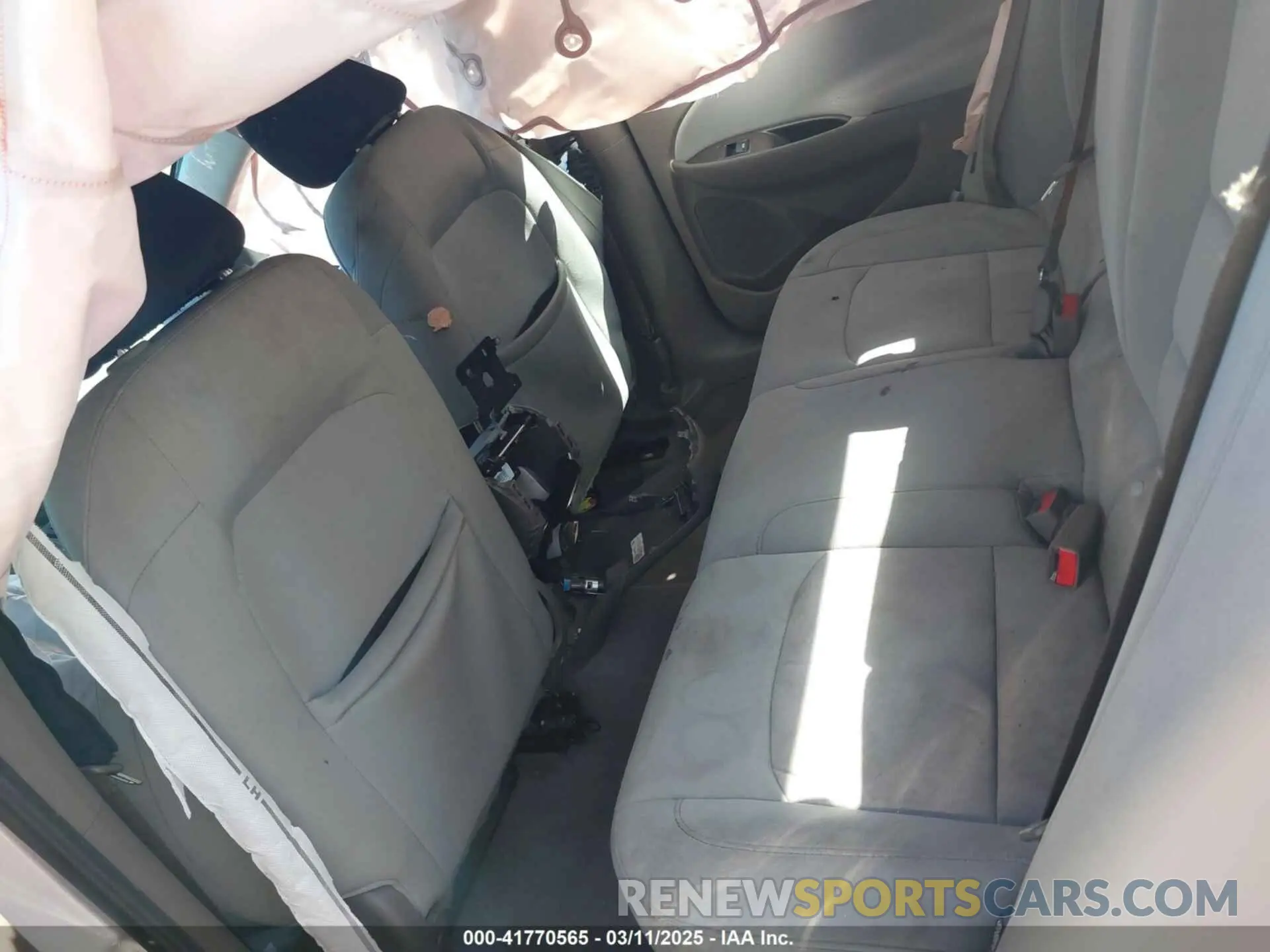 8 Photograph of a damaged car 1G1ZC5ST1KF210196 CHEVROLET MALIBU 2019