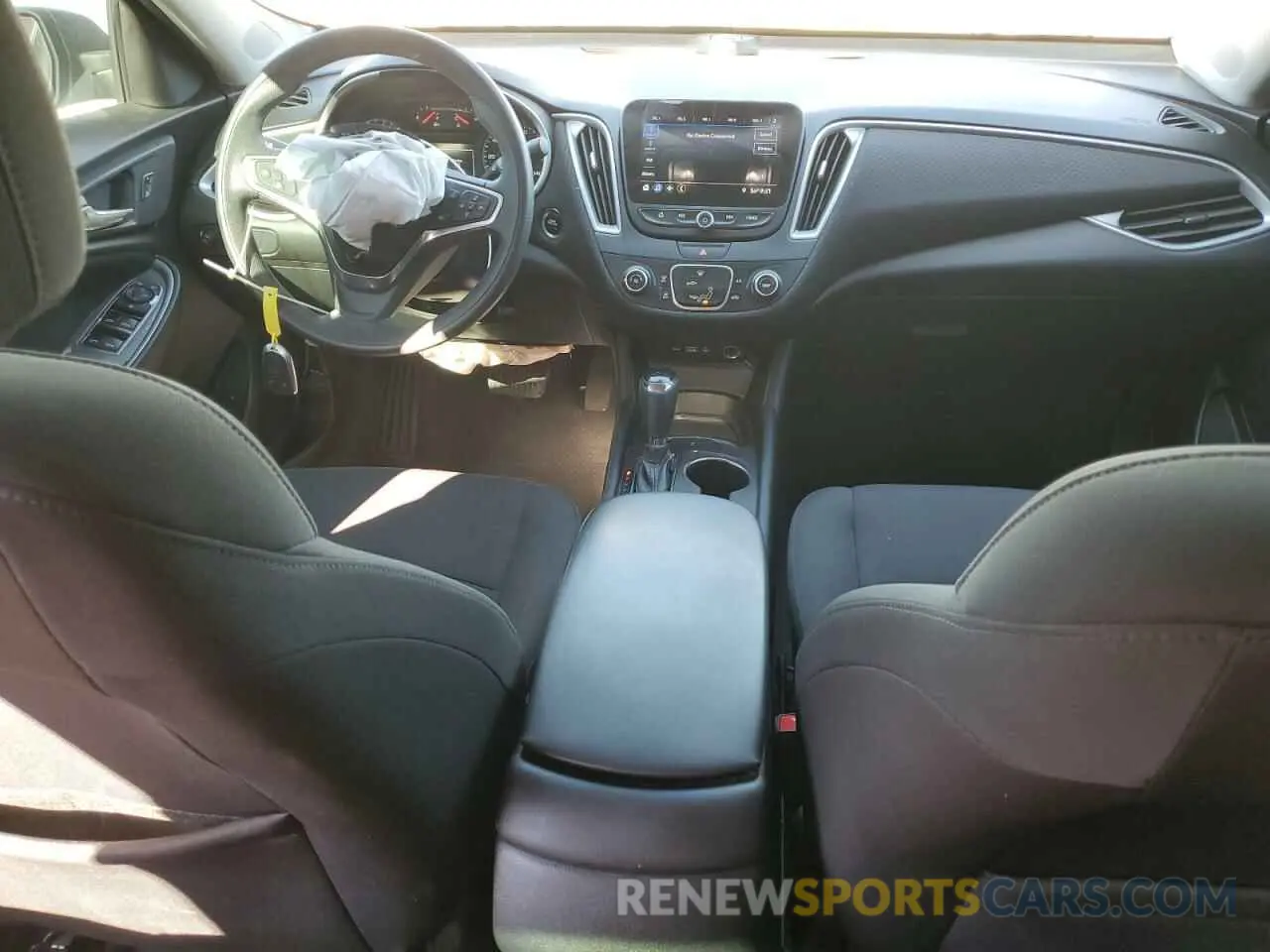 8 Photograph of a damaged car 1G1ZC5ST3KF190131 CHEVROLET MALIBU 2019
