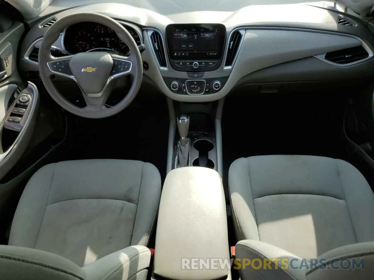 8 Photograph of a damaged car 1G1ZC5ST4KF181602 CHEVROLET MALIBU 2019
