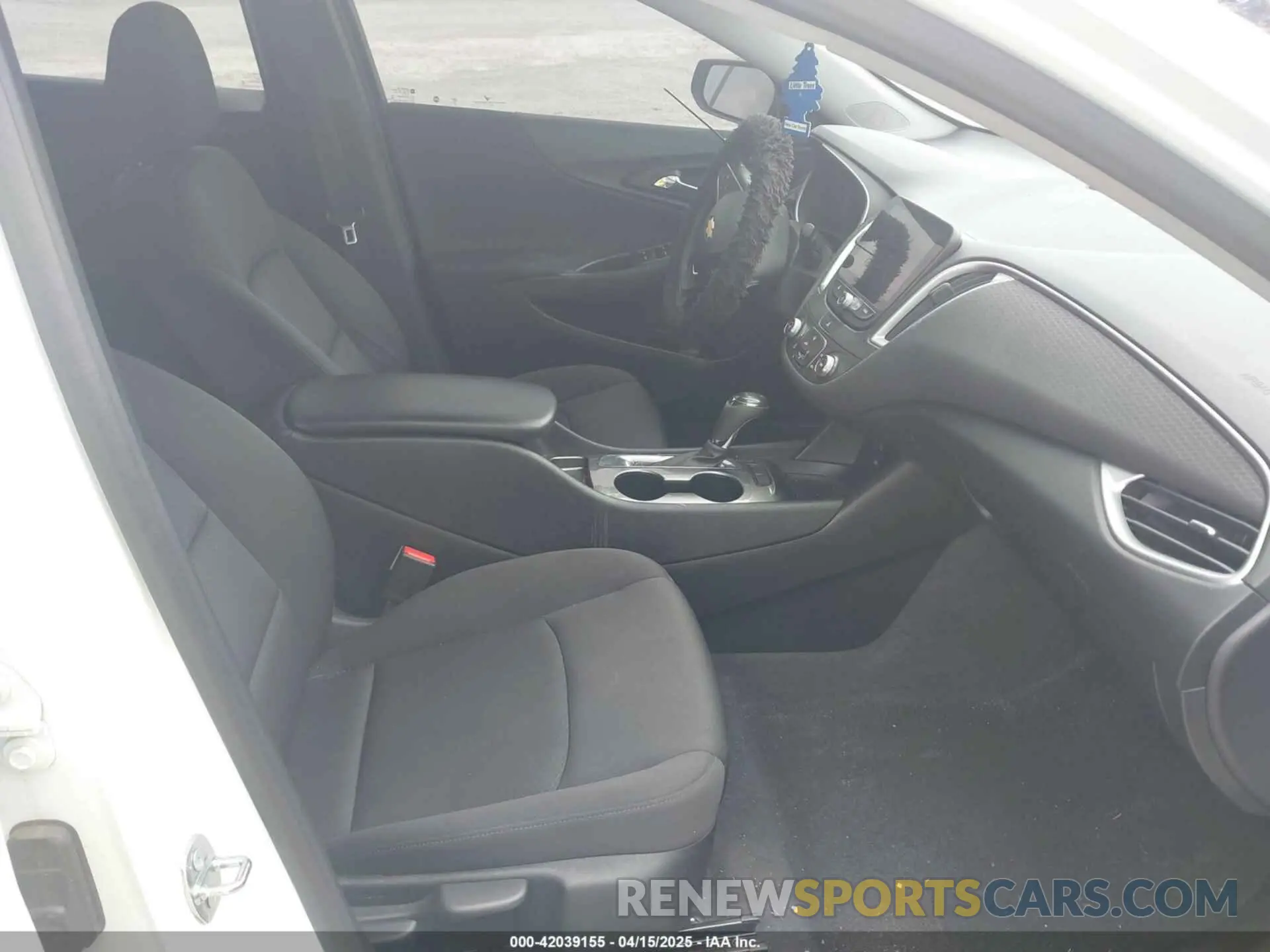 5 Photograph of a damaged car 1G1ZC5ST6KF168222 CHEVROLET MALIBU 2019