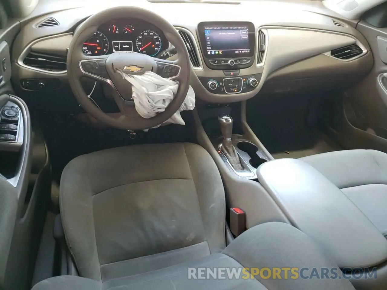 8 Photograph of a damaged car 1G1ZC5ST6KF170519 CHEVROLET MALIBU 2019
