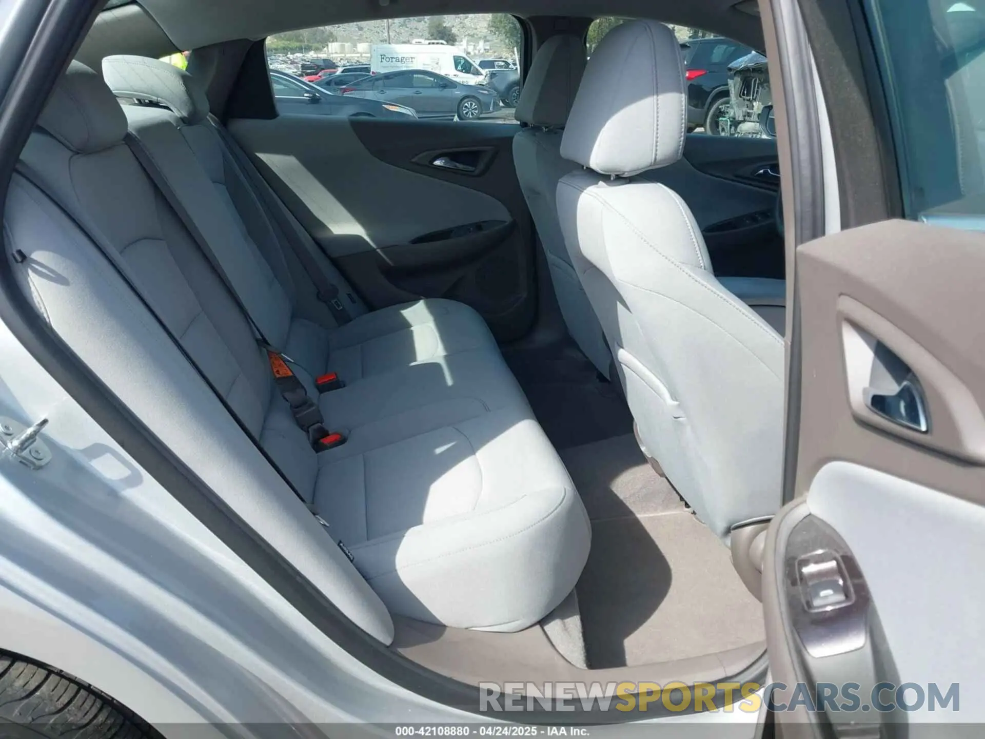 8 Photograph of a damaged car 1G1ZC5ST7KF184946 CHEVROLET MALIBU 2019