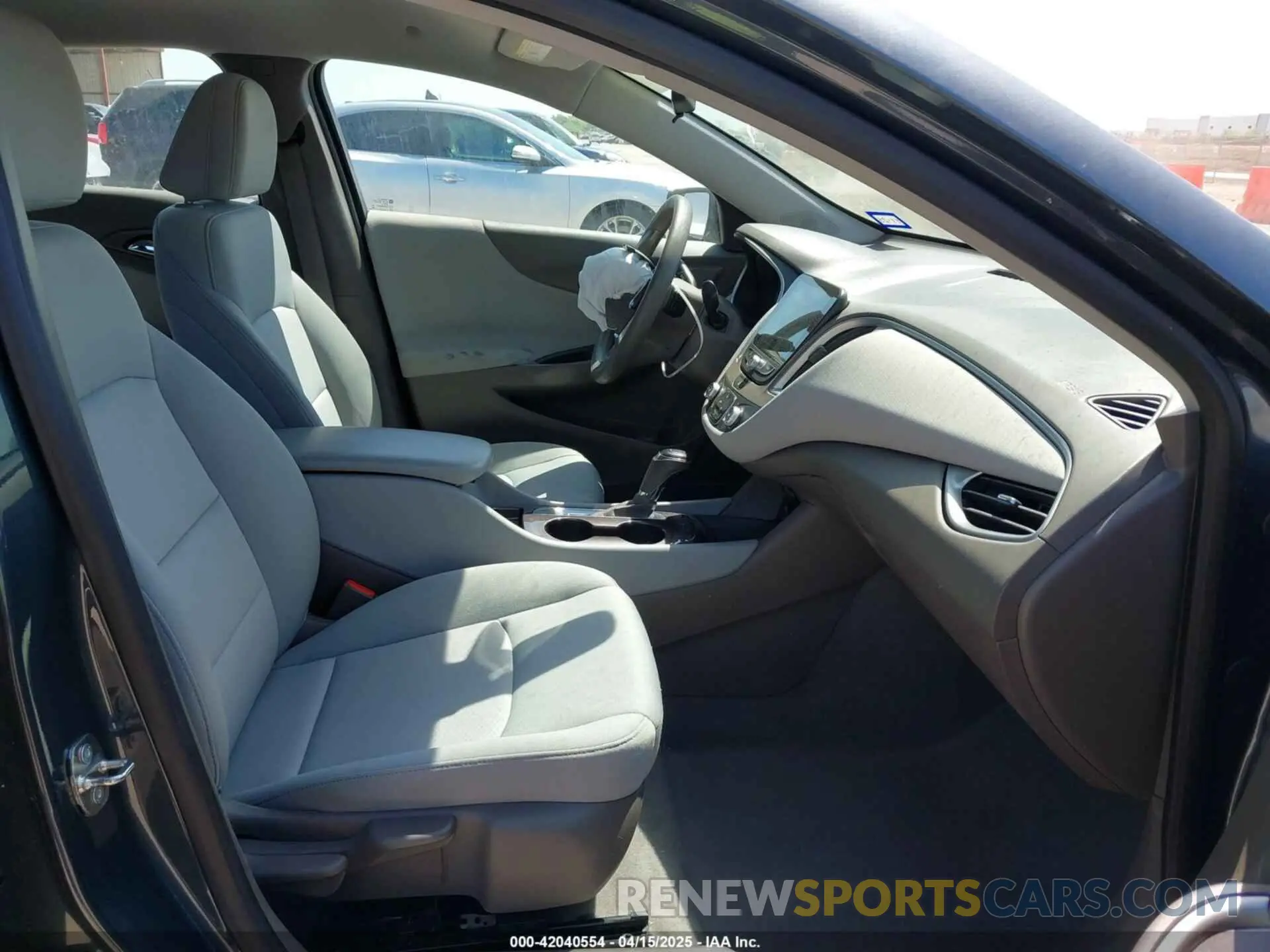 5 Photograph of a damaged car 1G1ZC5ST9KF169056 CHEVROLET MALIBU 2019