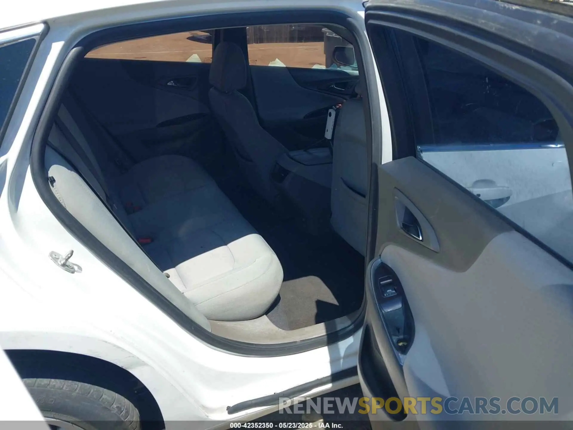 8 Photograph of a damaged car 1G1ZD5ST0KF104979 CHEVROLET MALIBU 2019