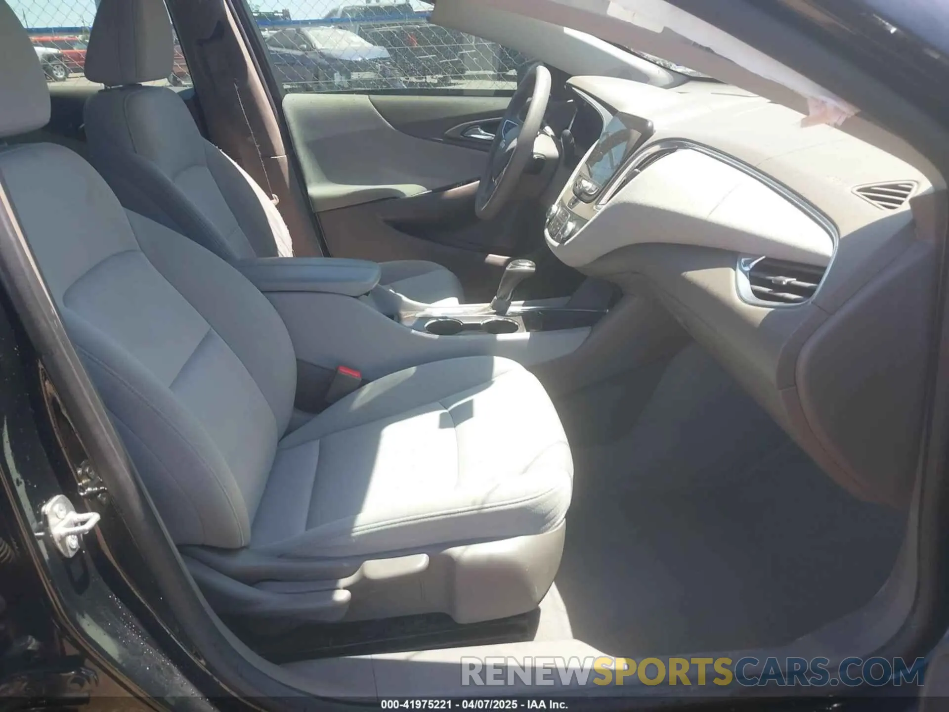 5 Photograph of a damaged car 1G1ZD5ST0KF117828 CHEVROLET MALIBU 2019