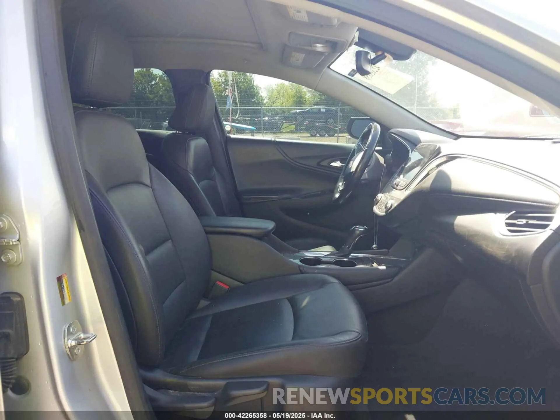 5 Photograph of a damaged car 1G1ZD5ST0KF120020 CHEVROLET MALIBU 2019