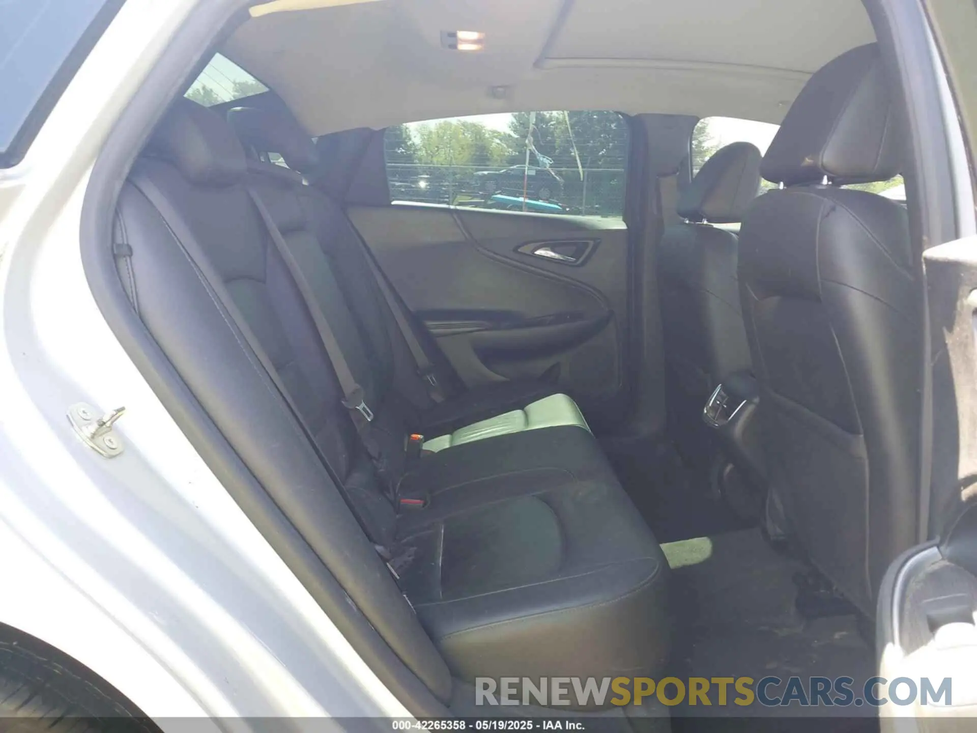 8 Photograph of a damaged car 1G1ZD5ST0KF120020 CHEVROLET MALIBU 2019
