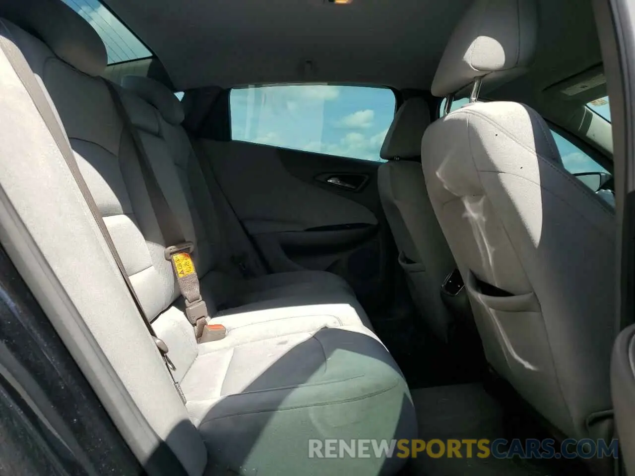 10 Photograph of a damaged car 1G1ZD5ST0KF136587 CHEVROLET MALIBU 2019