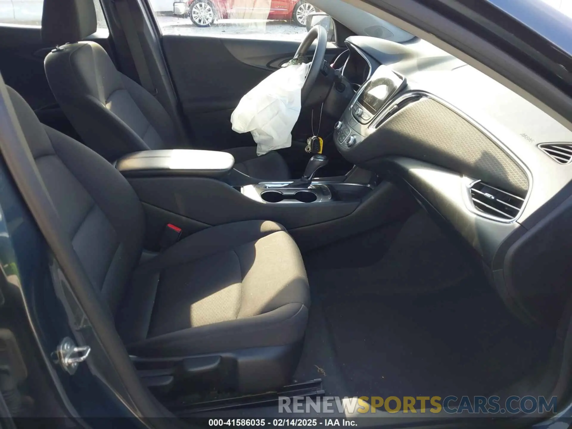 5 Photograph of a damaged car 1G1ZD5ST0KF140137 CHEVROLET MALIBU 2019