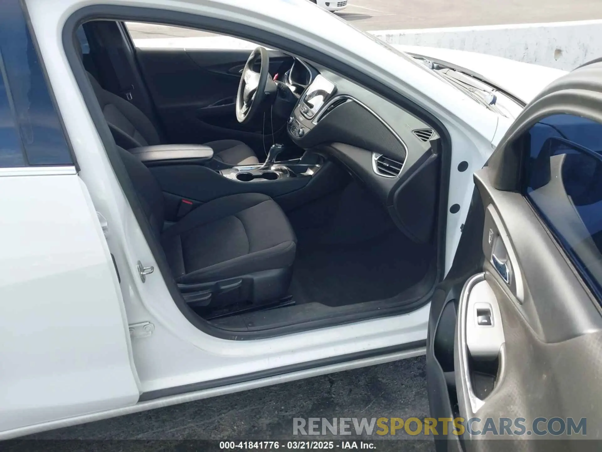 5 Photograph of a damaged car 1G1ZD5ST0KF225964 CHEVROLET MALIBU 2019