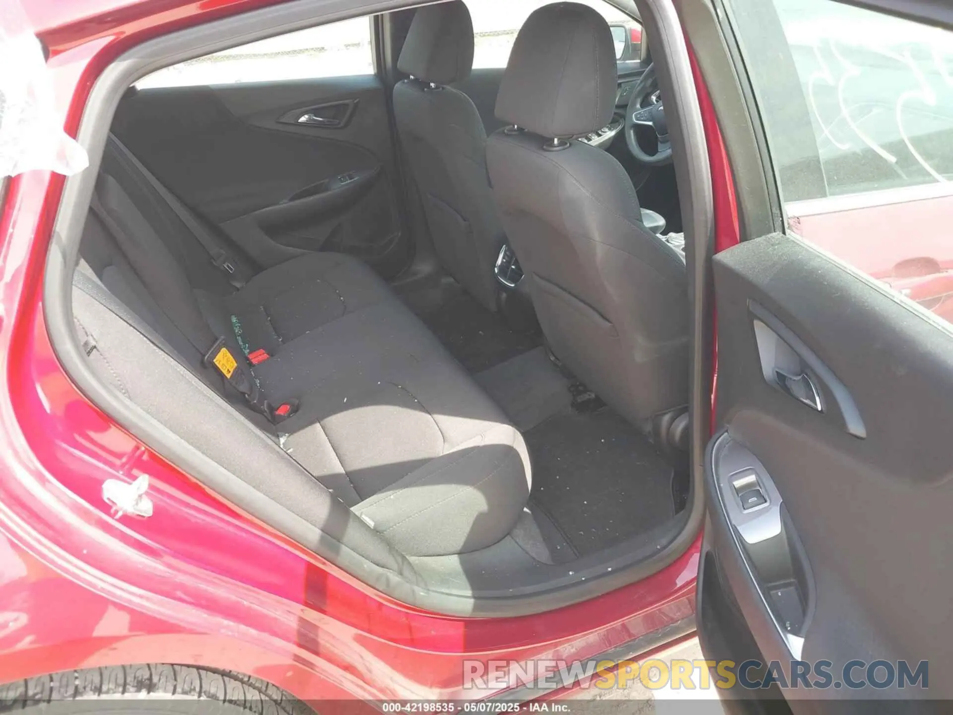 8 Photograph of a damaged car 1G1ZD5ST1KF154029 CHEVROLET MALIBU 2019