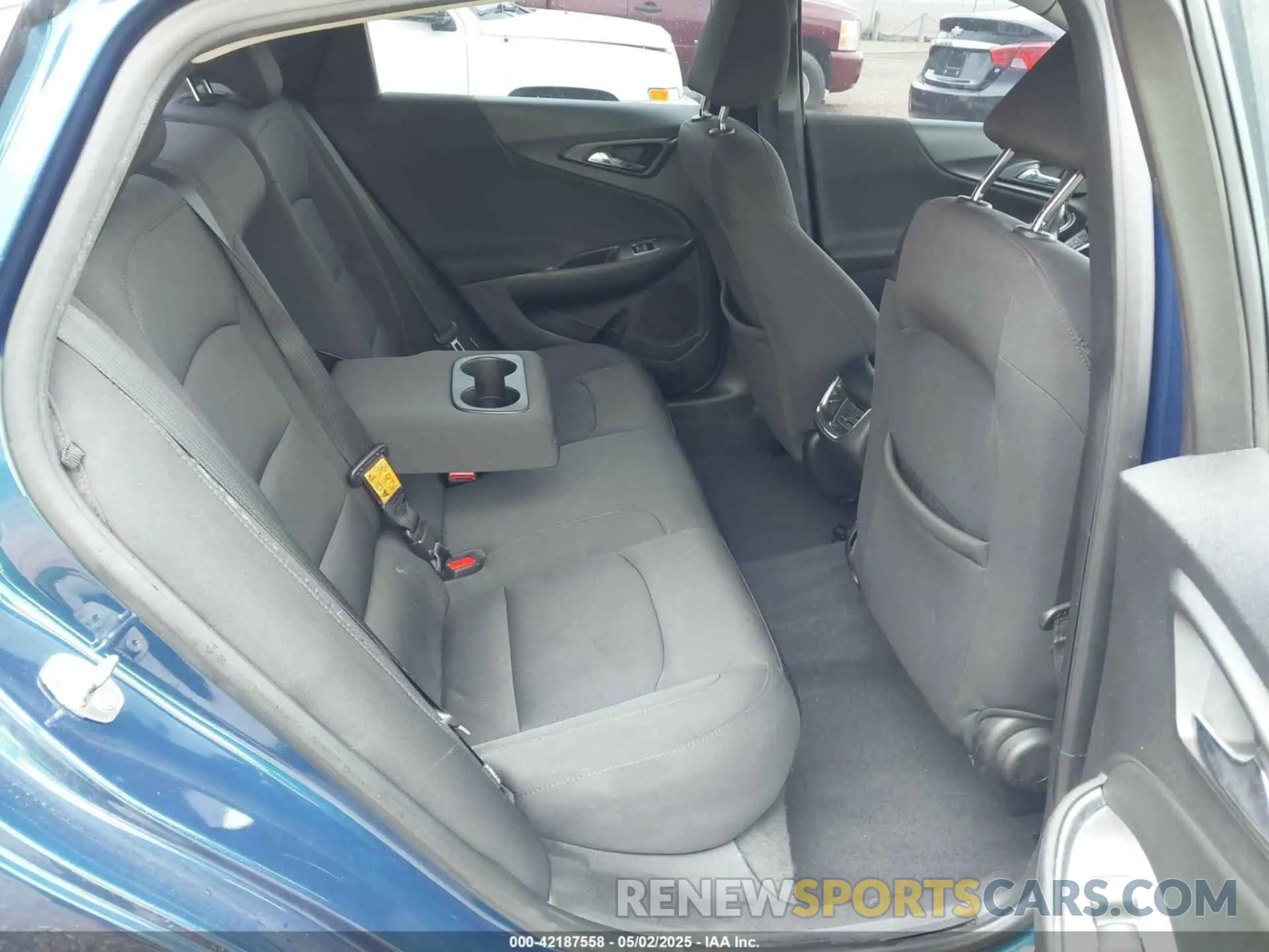8 Photograph of a damaged car 1G1ZD5ST1KF162843 CHEVROLET MALIBU 2019