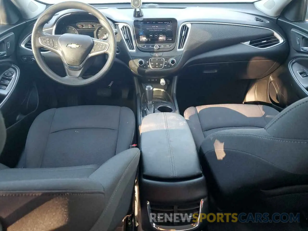 8 Photograph of a damaged car 1G1ZD5ST1KF178430 CHEVROLET MALIBU 2019